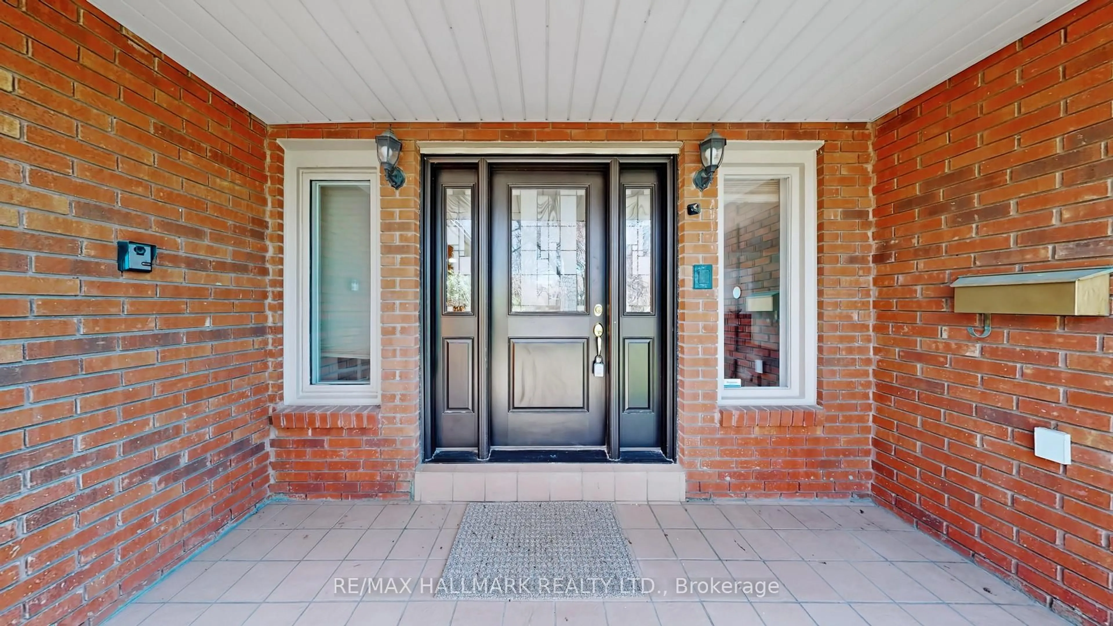 Indoor entryway for 82 Windermere Cres, Richmond Hill Ontario L4C 6Y9