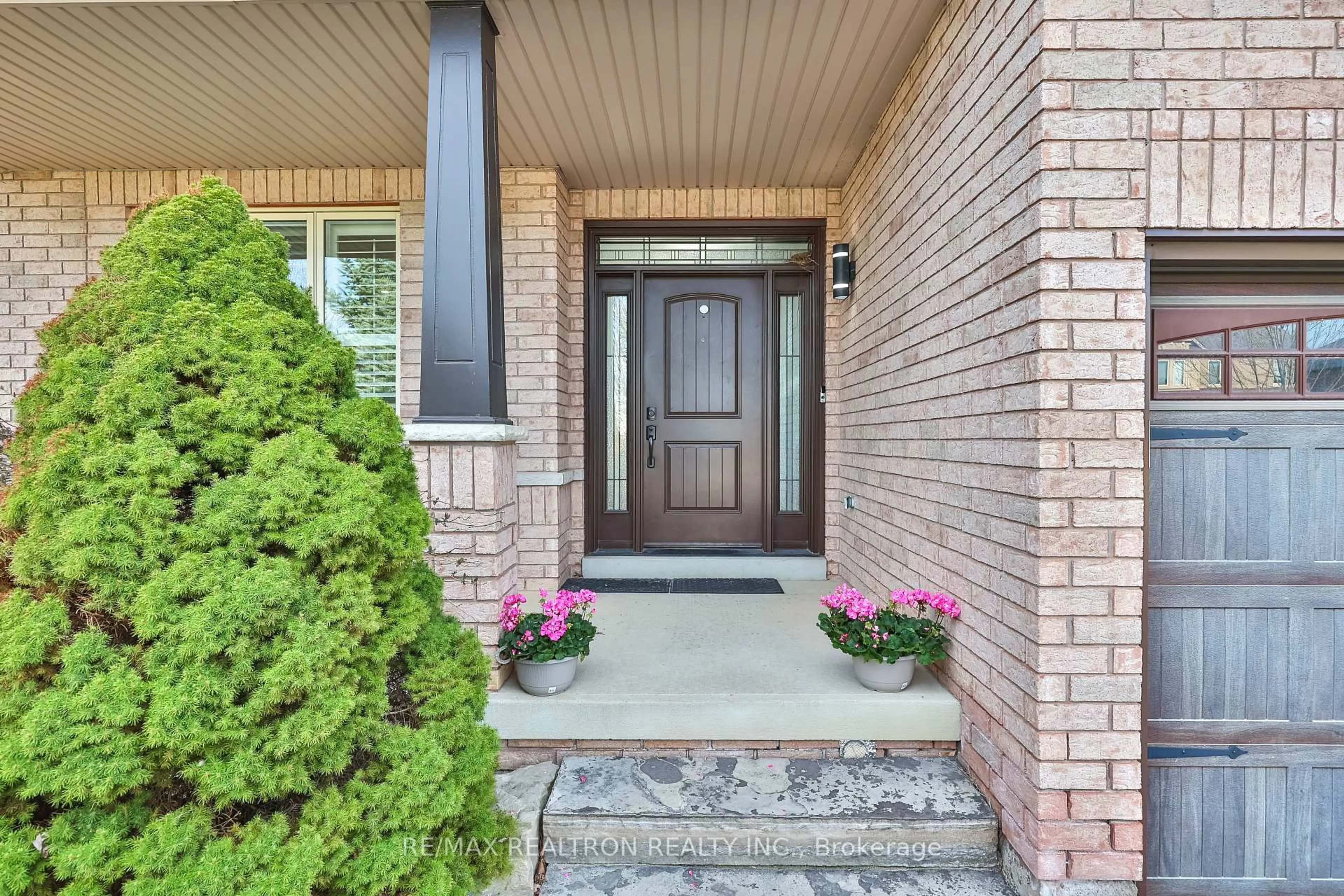 Indoor entryway for 170 Silver Maple Rd, Richmond Hill Ontario L4E 4Y8