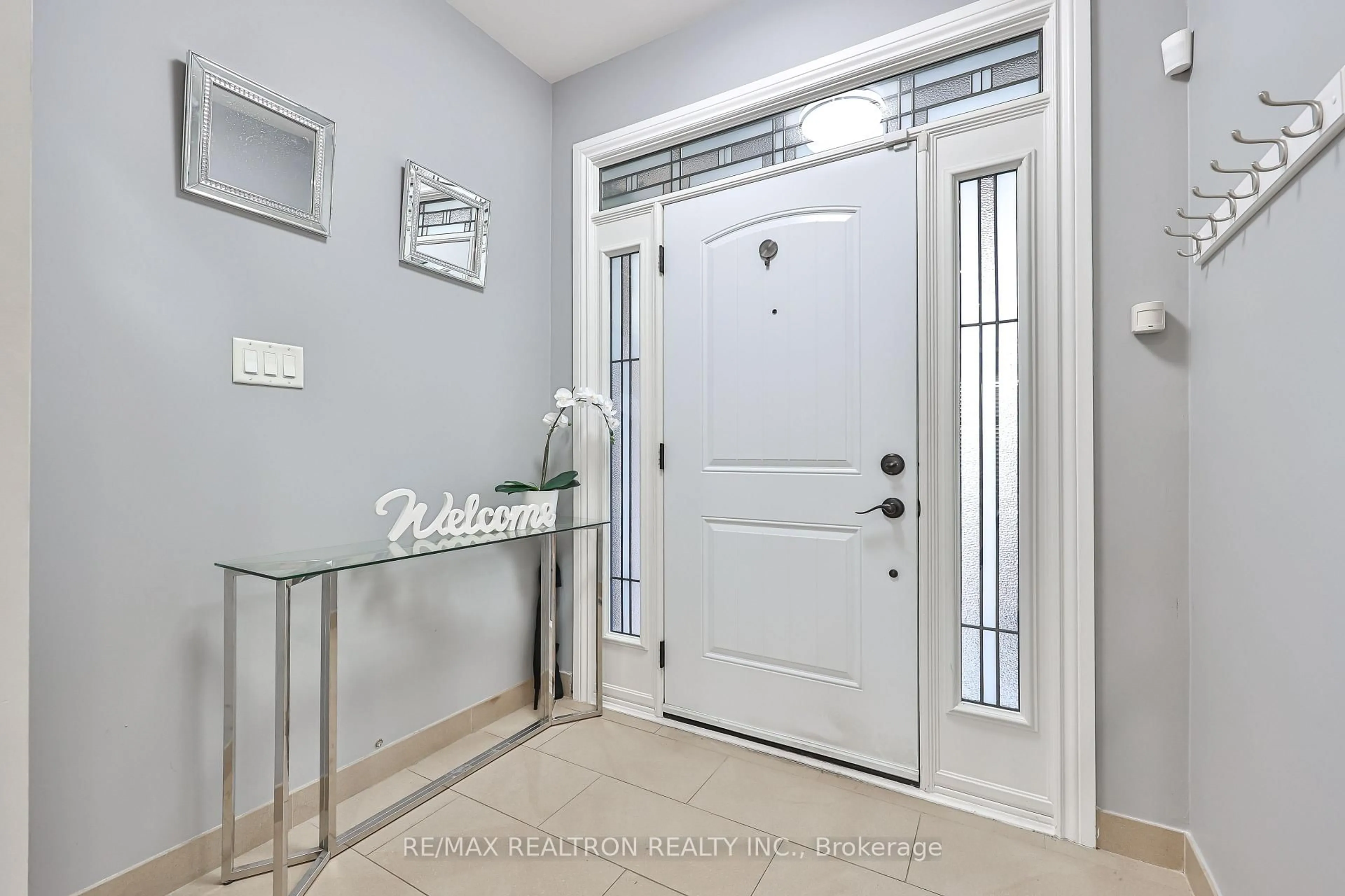 Indoor entryway for 170 Silver Maple Rd, Richmond Hill Ontario L4E 4Y8