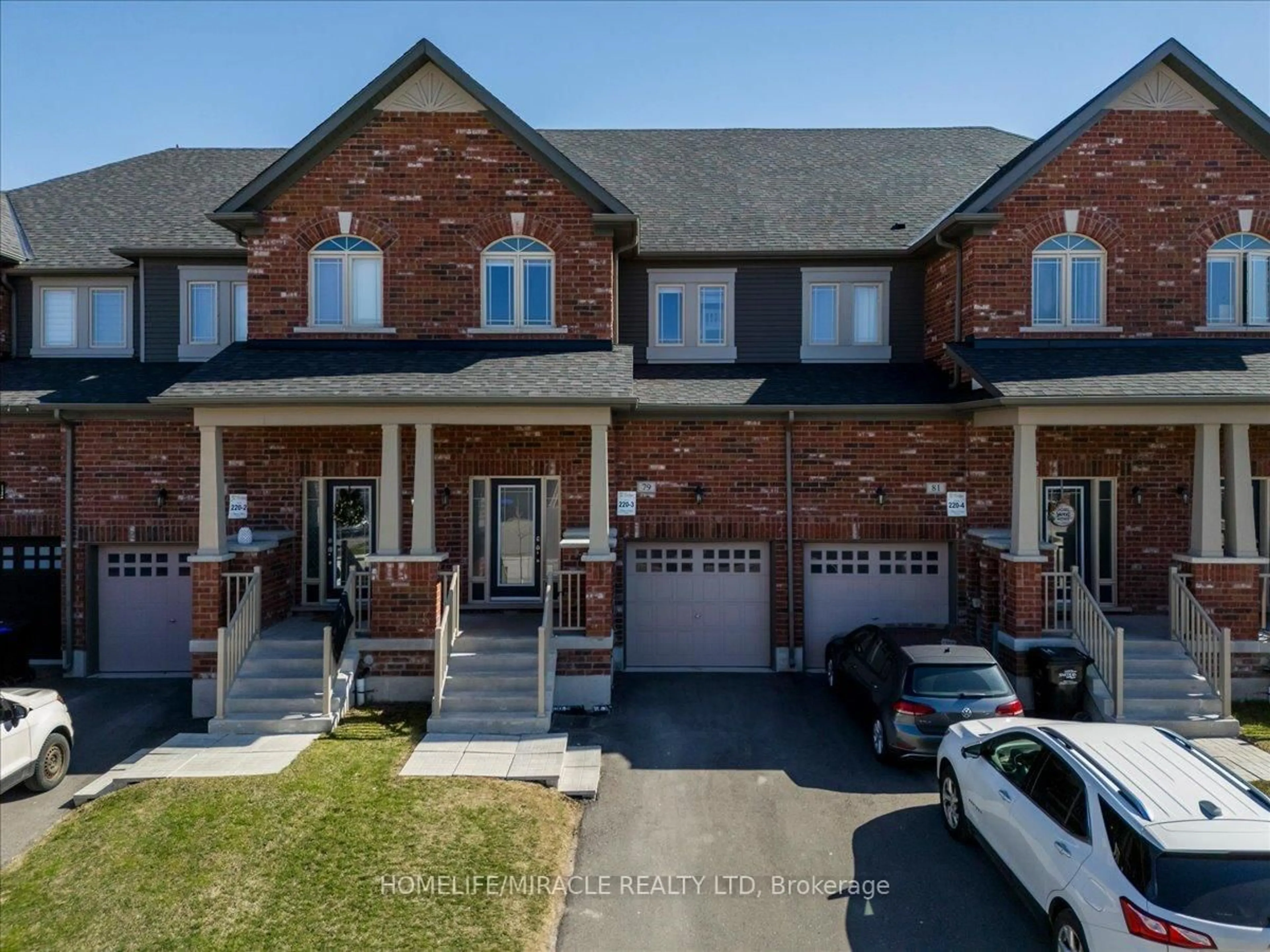 A pic from outside/outdoor area/front of a property/back of a property/a pic from drone, street for 79 Lorne Thomas Pl, New Tecumseth Ontario L9R 0V8