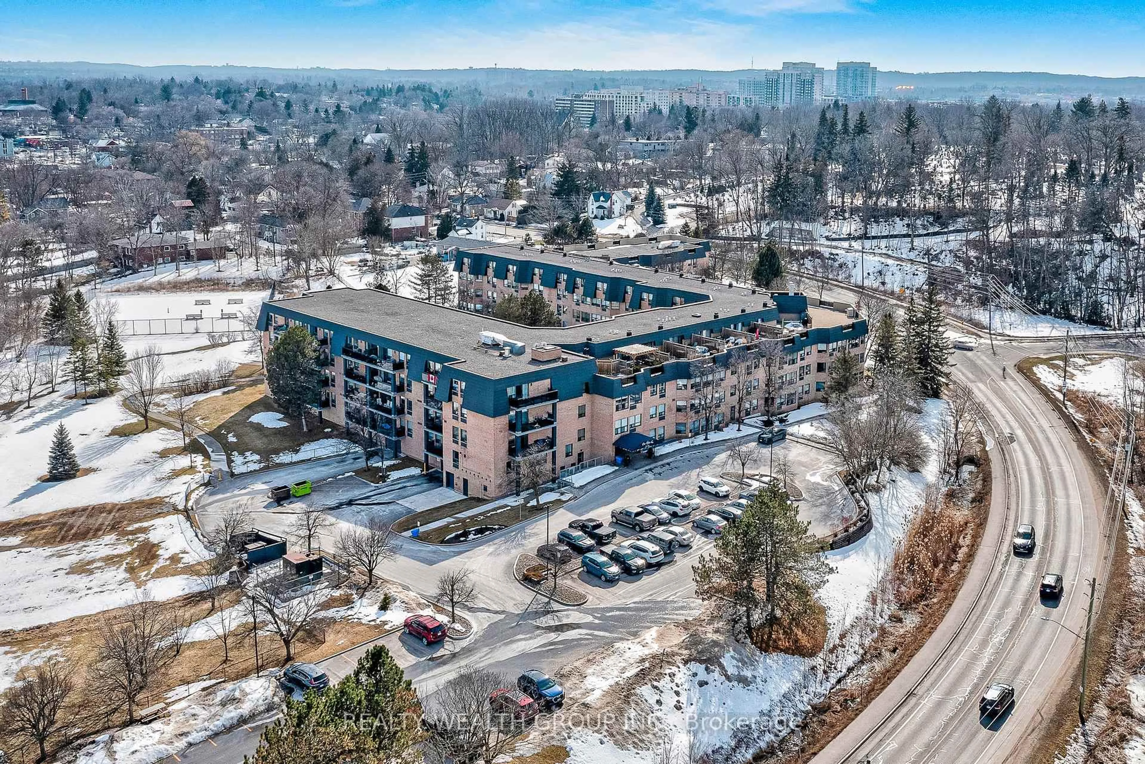 A pic from outside/outdoor area/front of a property/back of a property/a pic from drone, building for 155 Main St #221, Newmarket Ontario L3Y 8C2