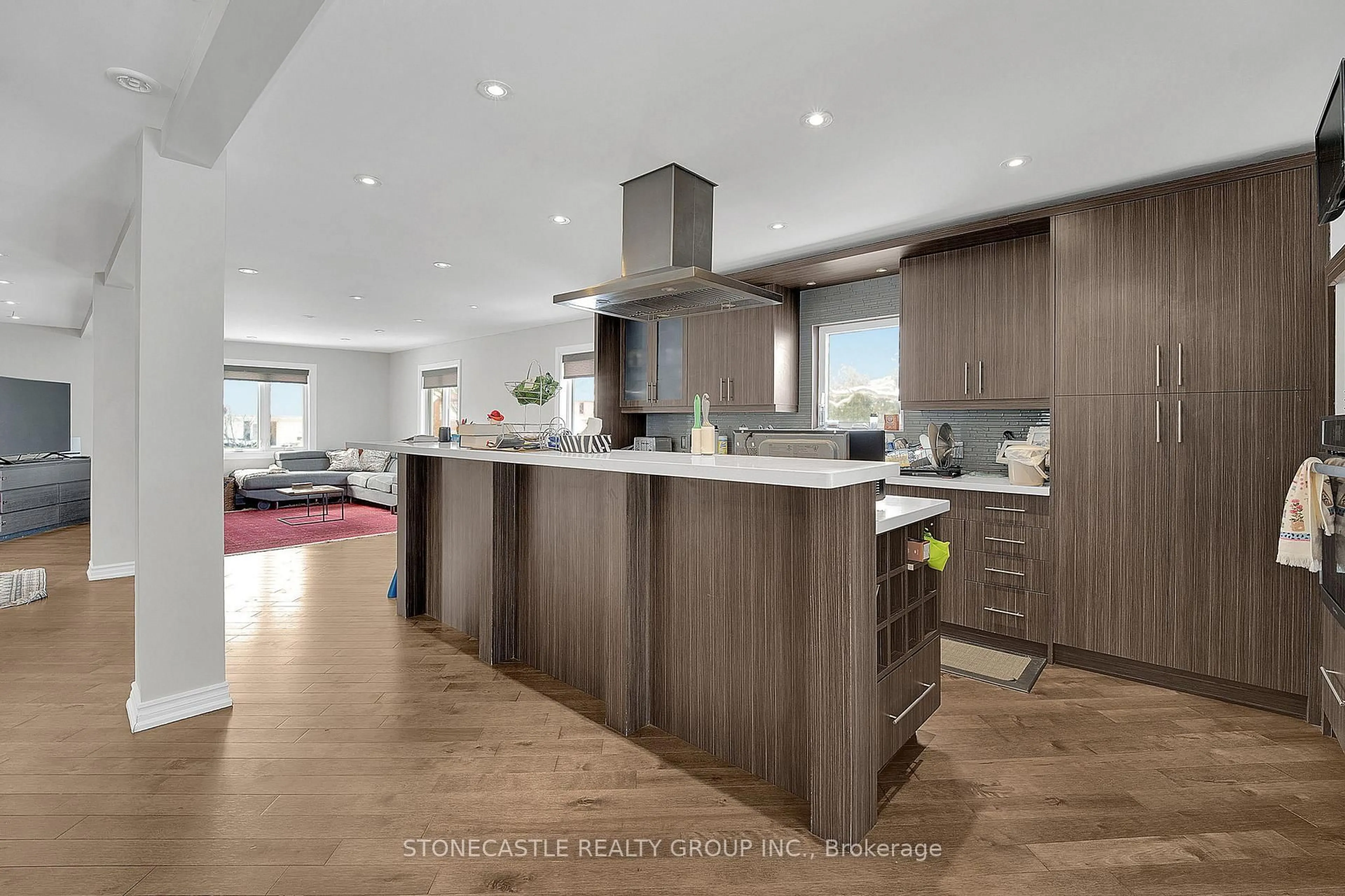 Contemporary kitchen, unknown for 151 Richmond St, Richmond Hill Ontario L4C 3Y7