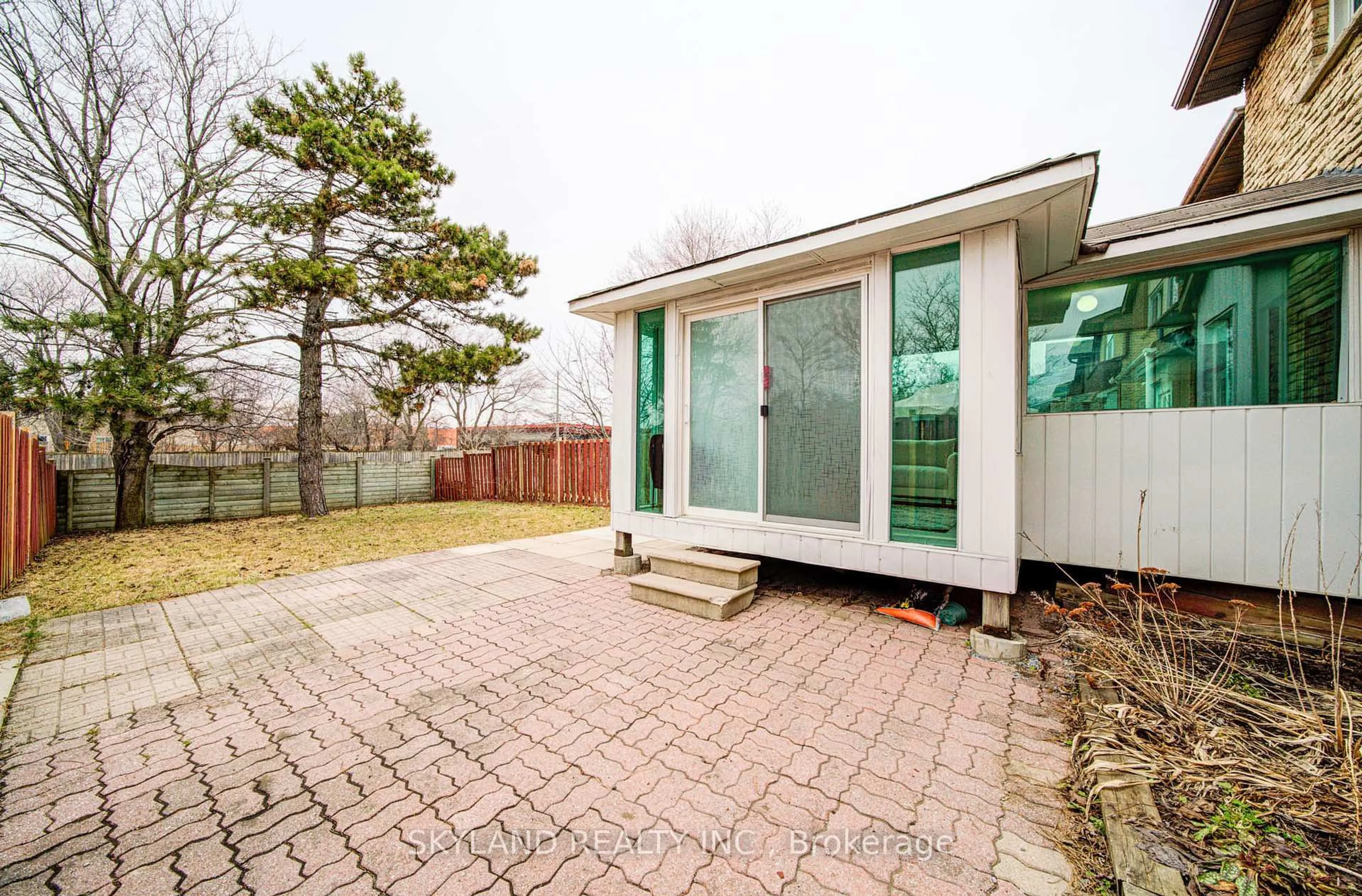 Patio, street for 56 Upton Cres, Markham Ontario L3R 3T4