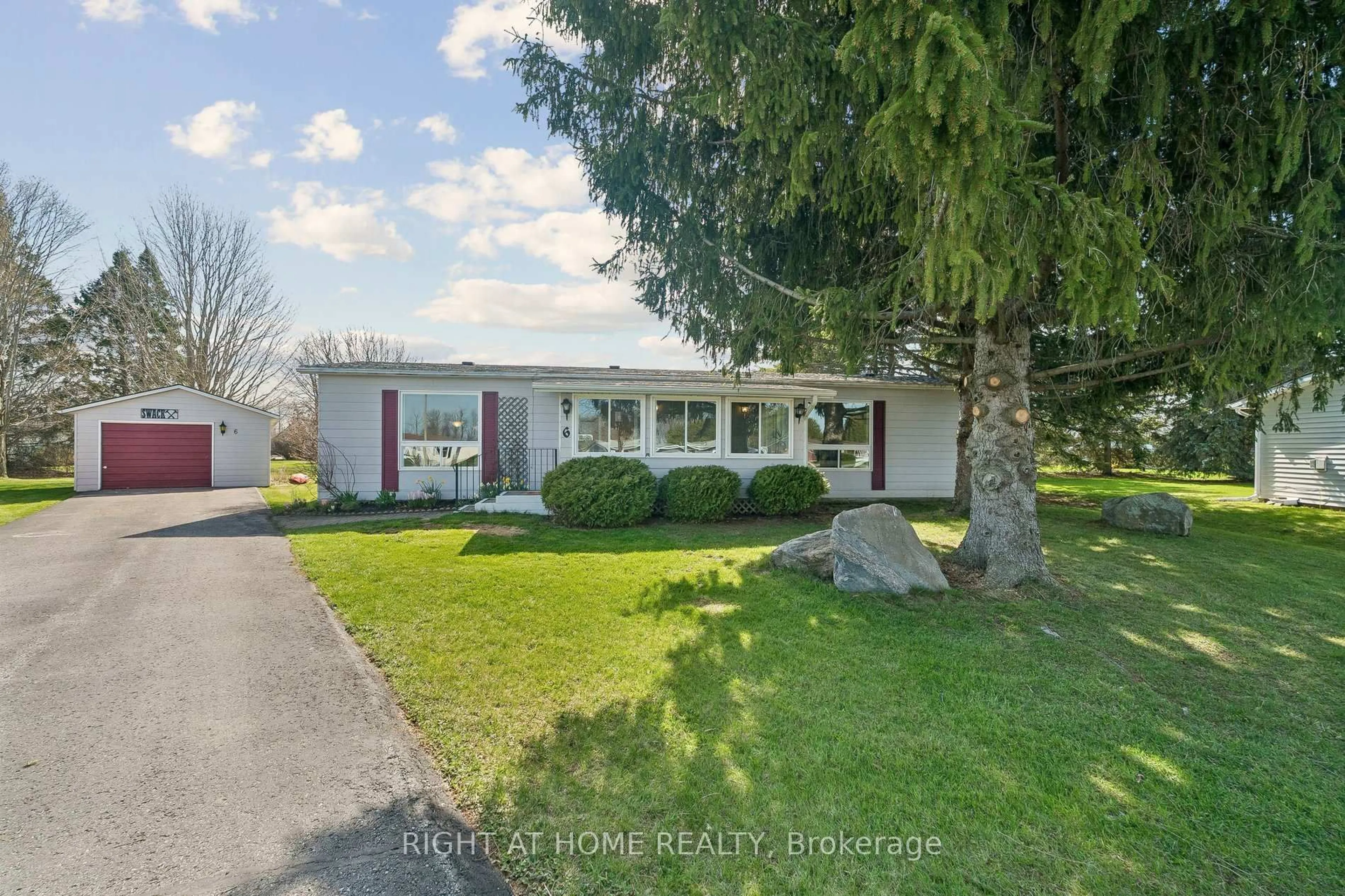 A pic from outside/outdoor area/front of a property/back of a property/a pic from drone, street for 6 Emery Crt, Georgina Ontario L0E 1R0