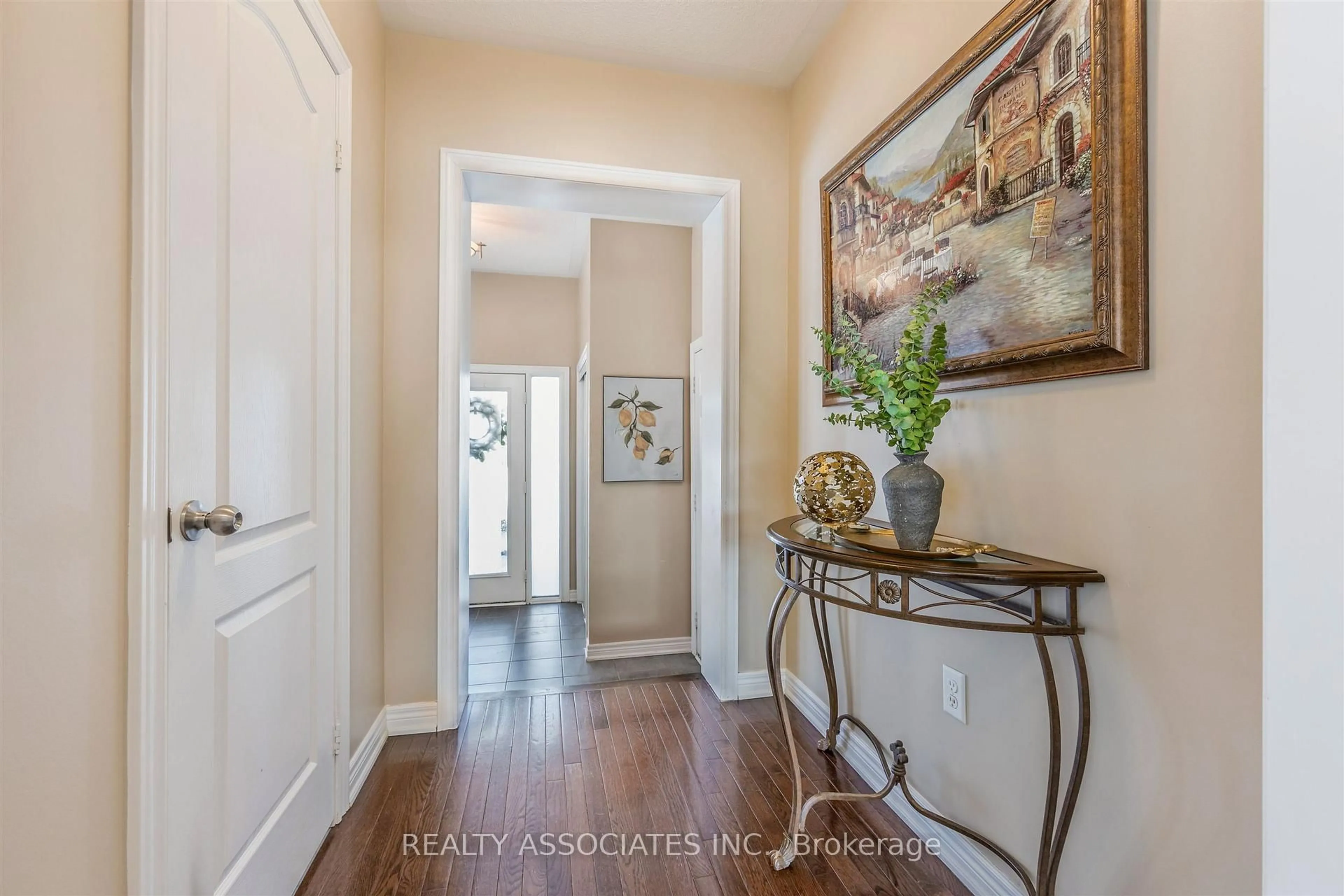 Indoor entryway for 19 Bearings Ave, Whitchurch-Stouffville Ontario L4A 0W6
