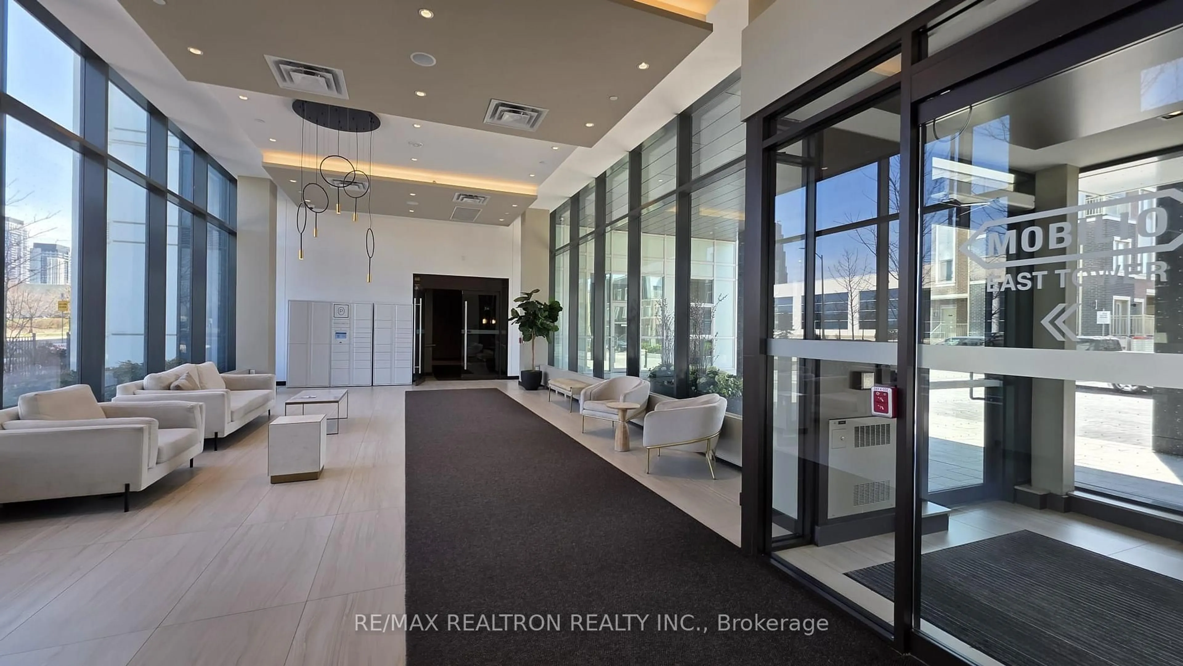 Indoor foyer for 38 Honeycrisp Cres #608, Vaughan Ontario L4K 0M8