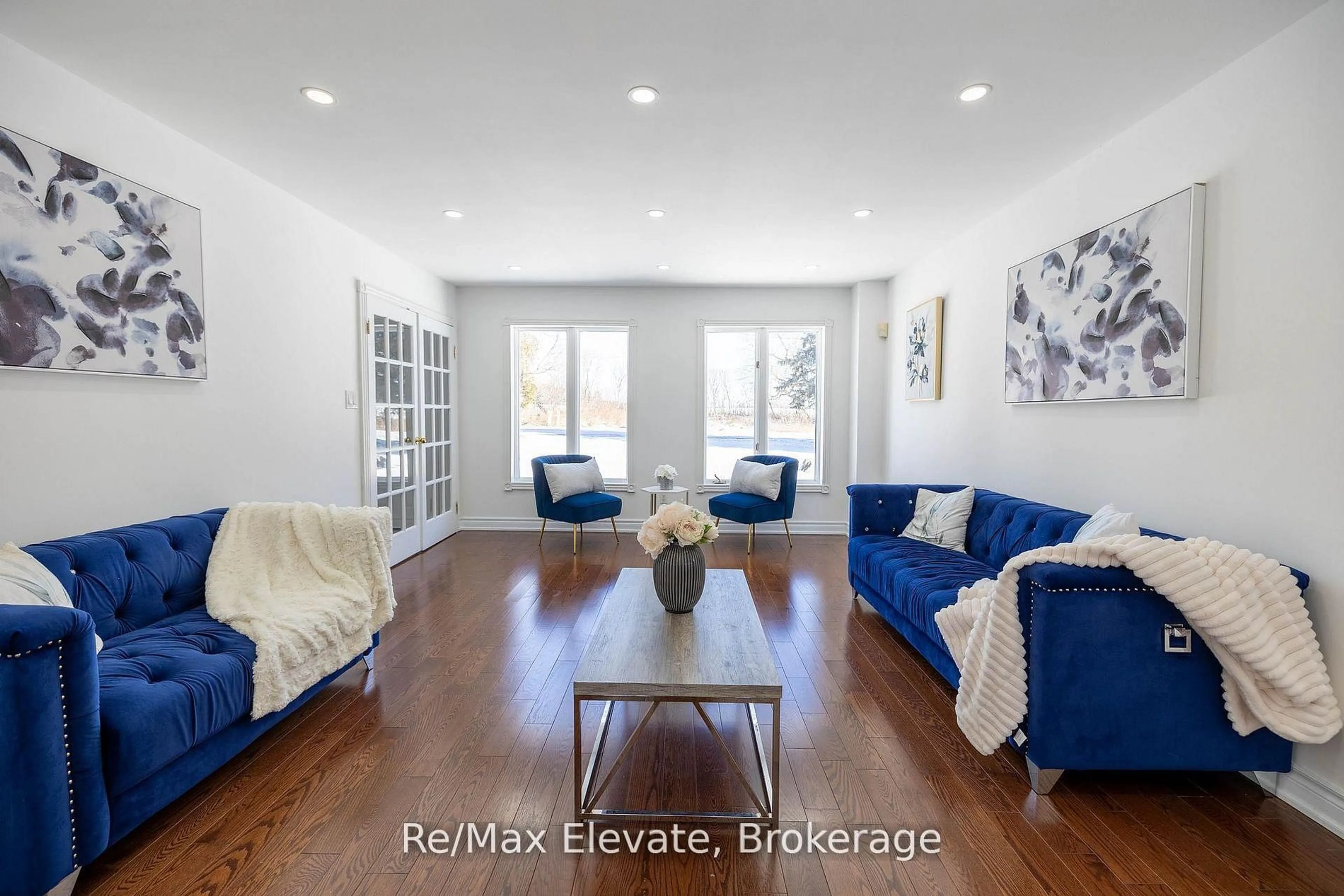 Living room with furniture, unknown for 3210 Regional Road 30 Rd, Whitchurch-Stouffville Ontario L4A 7X4