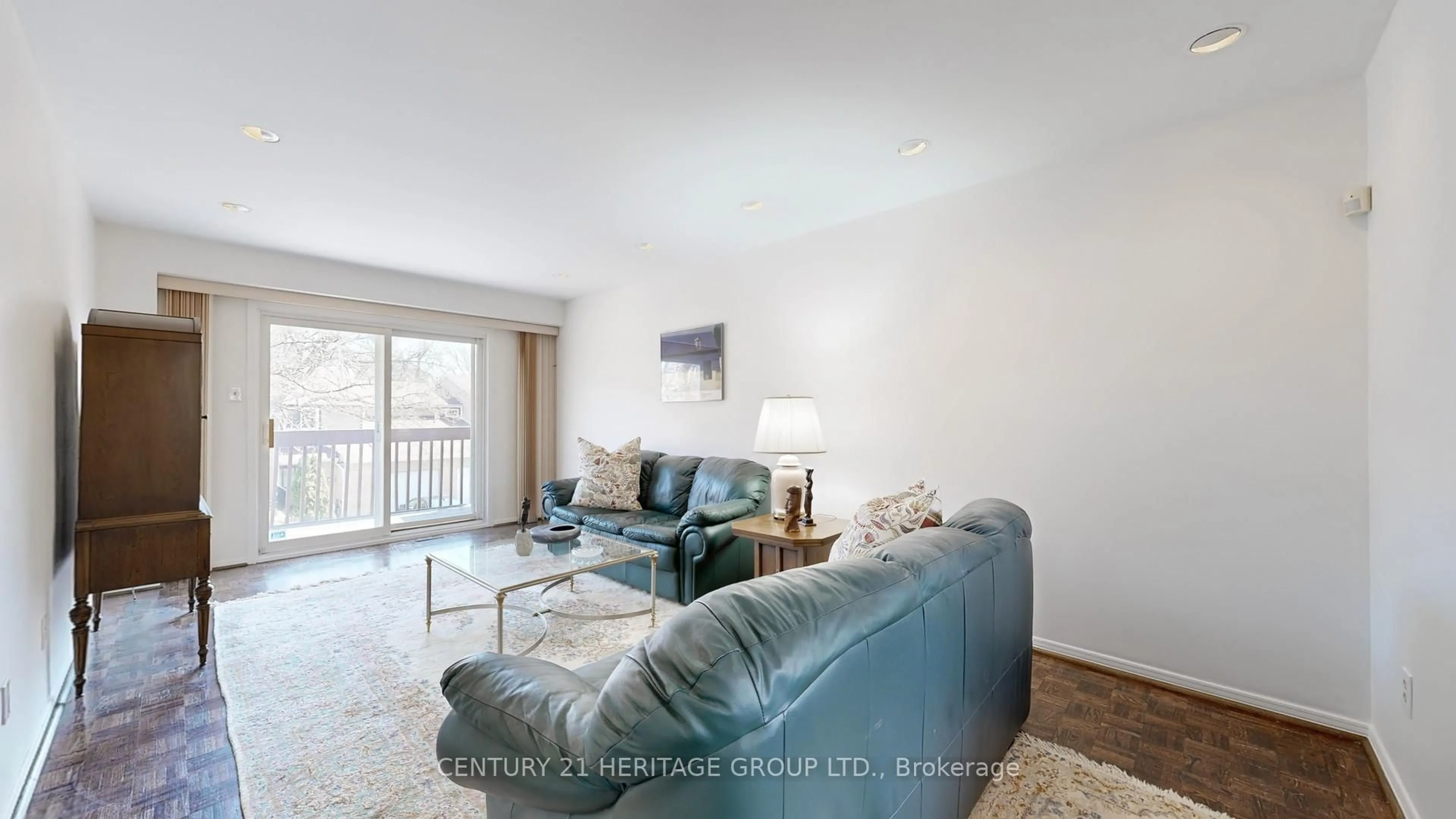 Living room with furniture, wood/laminate floor for 14 Dunkeld Way, Markham Ontario L3T 4Y9