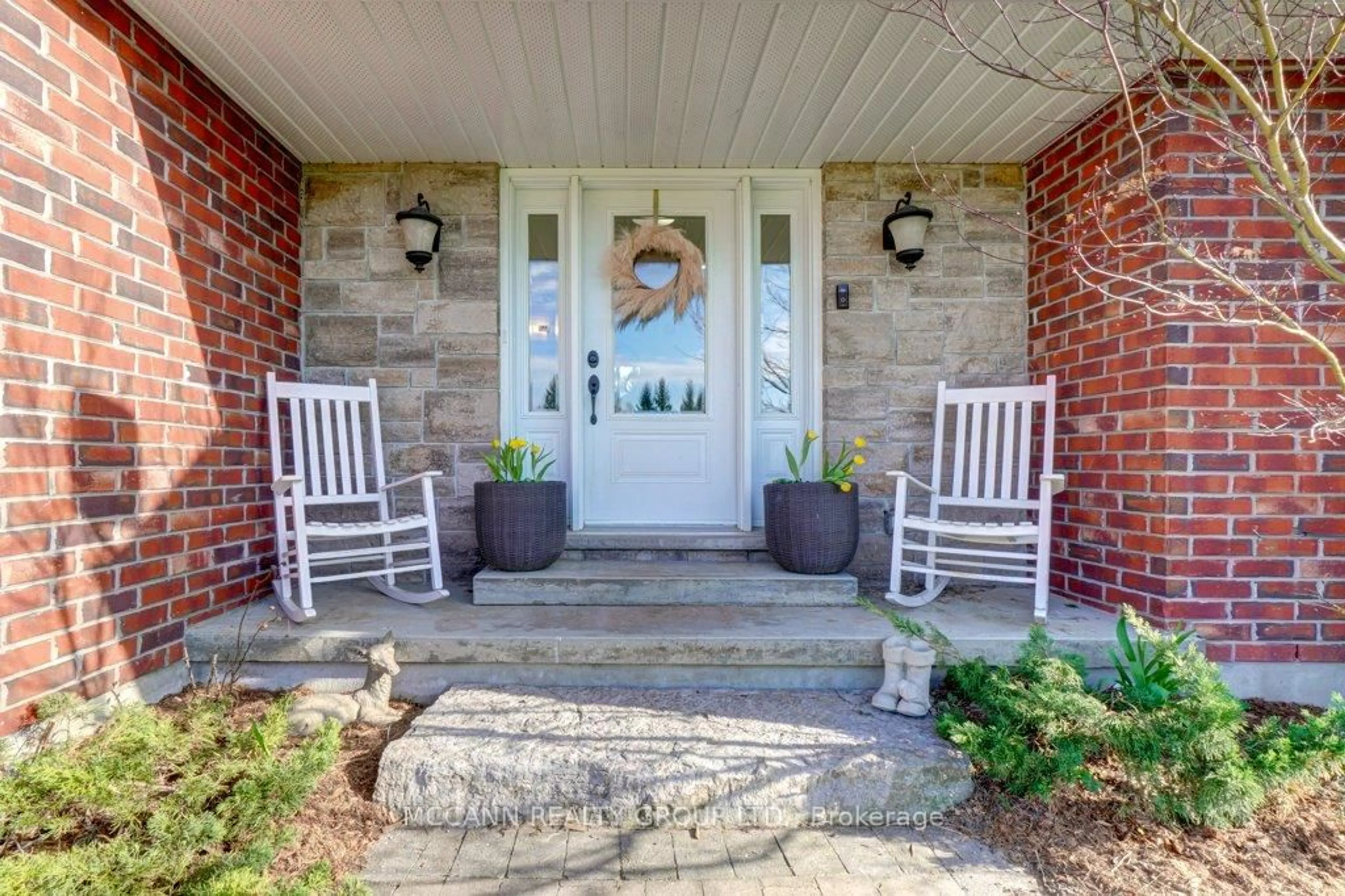 Indoor entryway for 253 Zephyr Rd, Uxbridge Ontario L0E 1T0