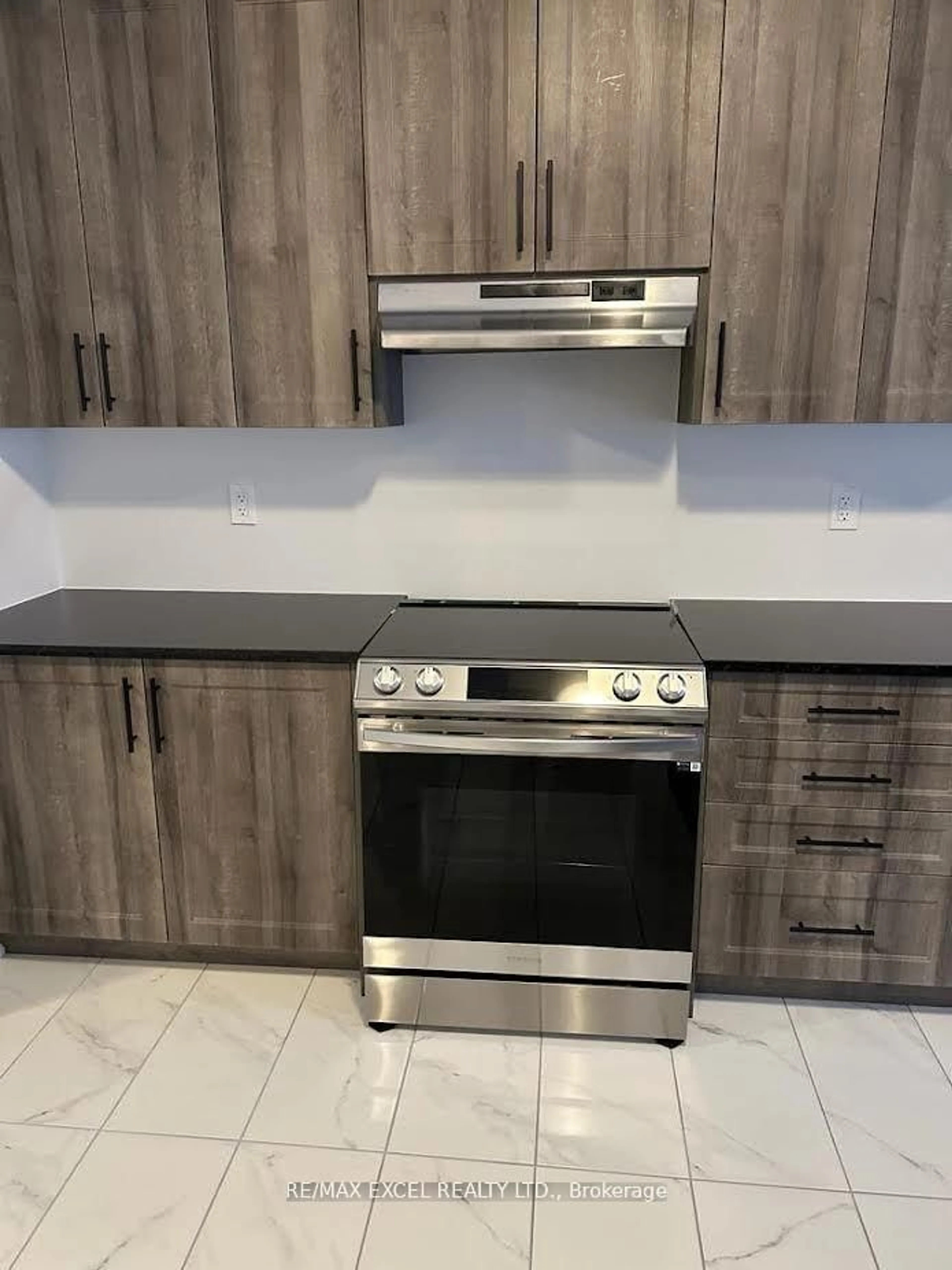 Standard kitchen, unknown for 1454 Stovell Cres, Innisfil Ontario L0L 1W0