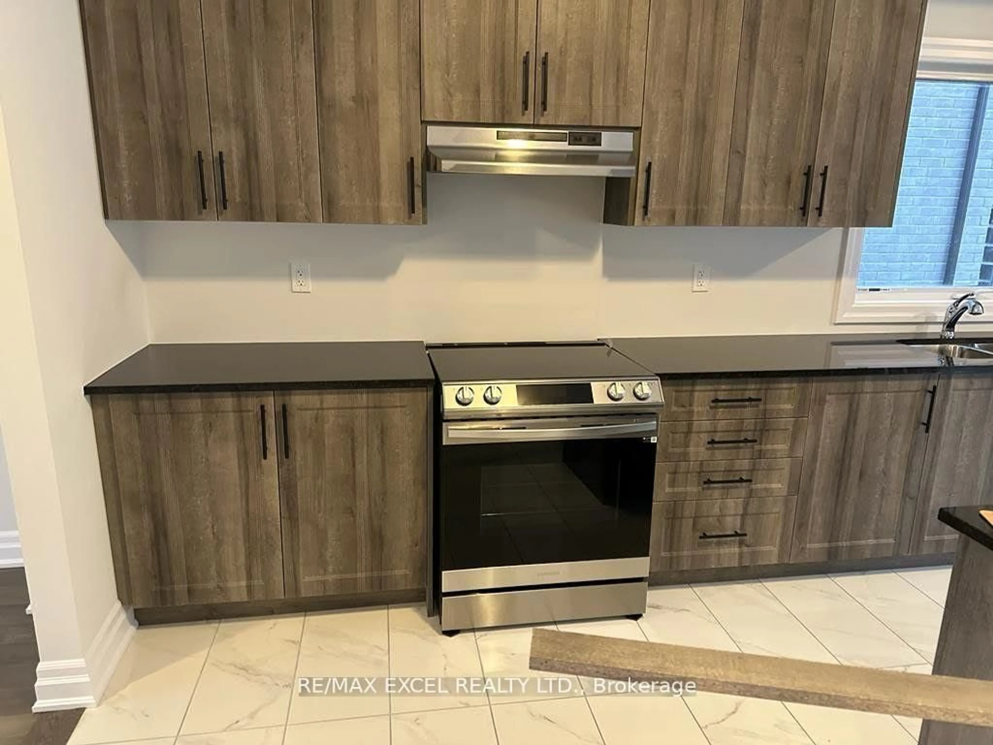 Standard kitchen, unknown for 1454 Stovell Cres, Innisfil Ontario L0L 1W0