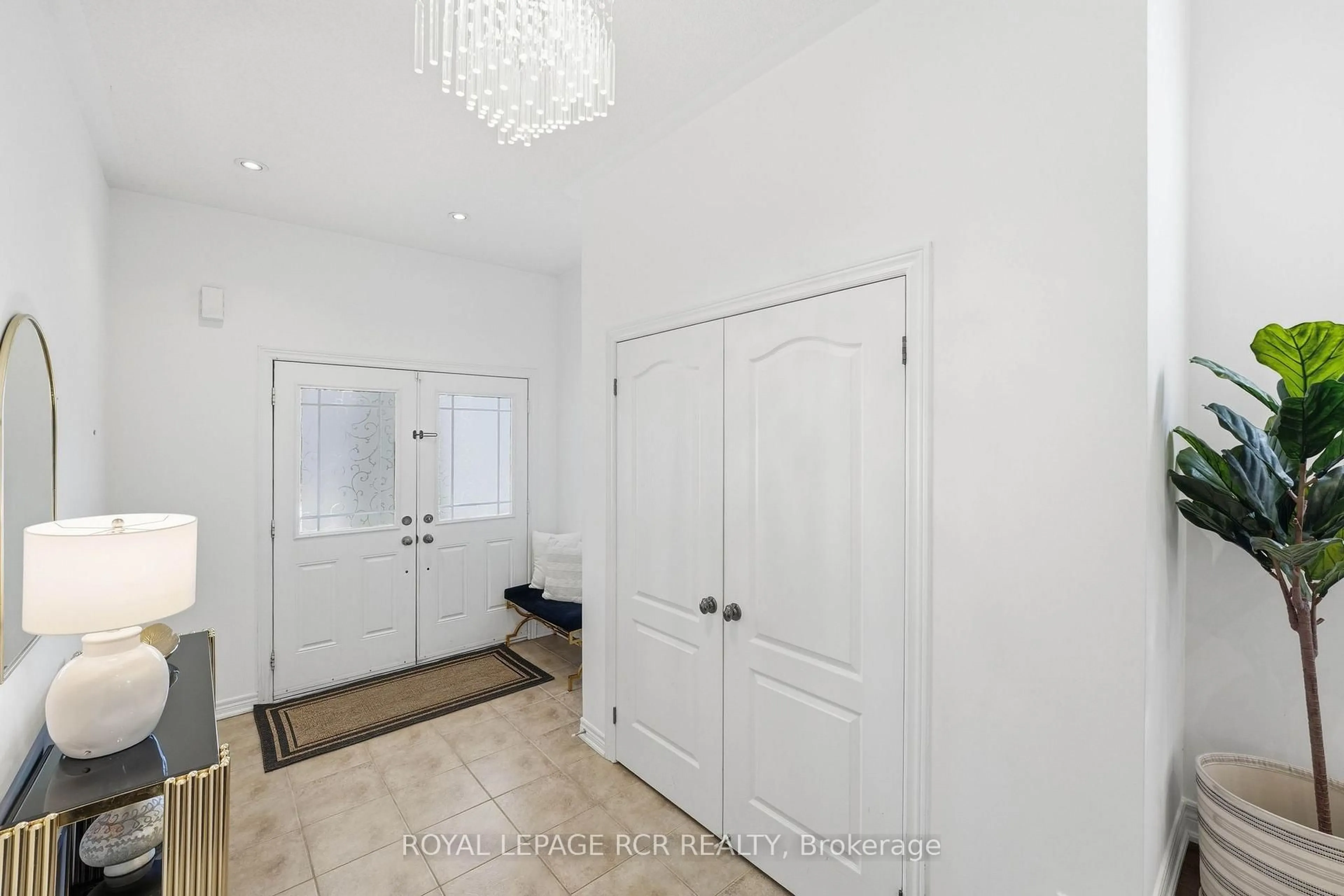 Indoor entryway for 18 Kerr Lane, Aurora Ontario L4G 0E5