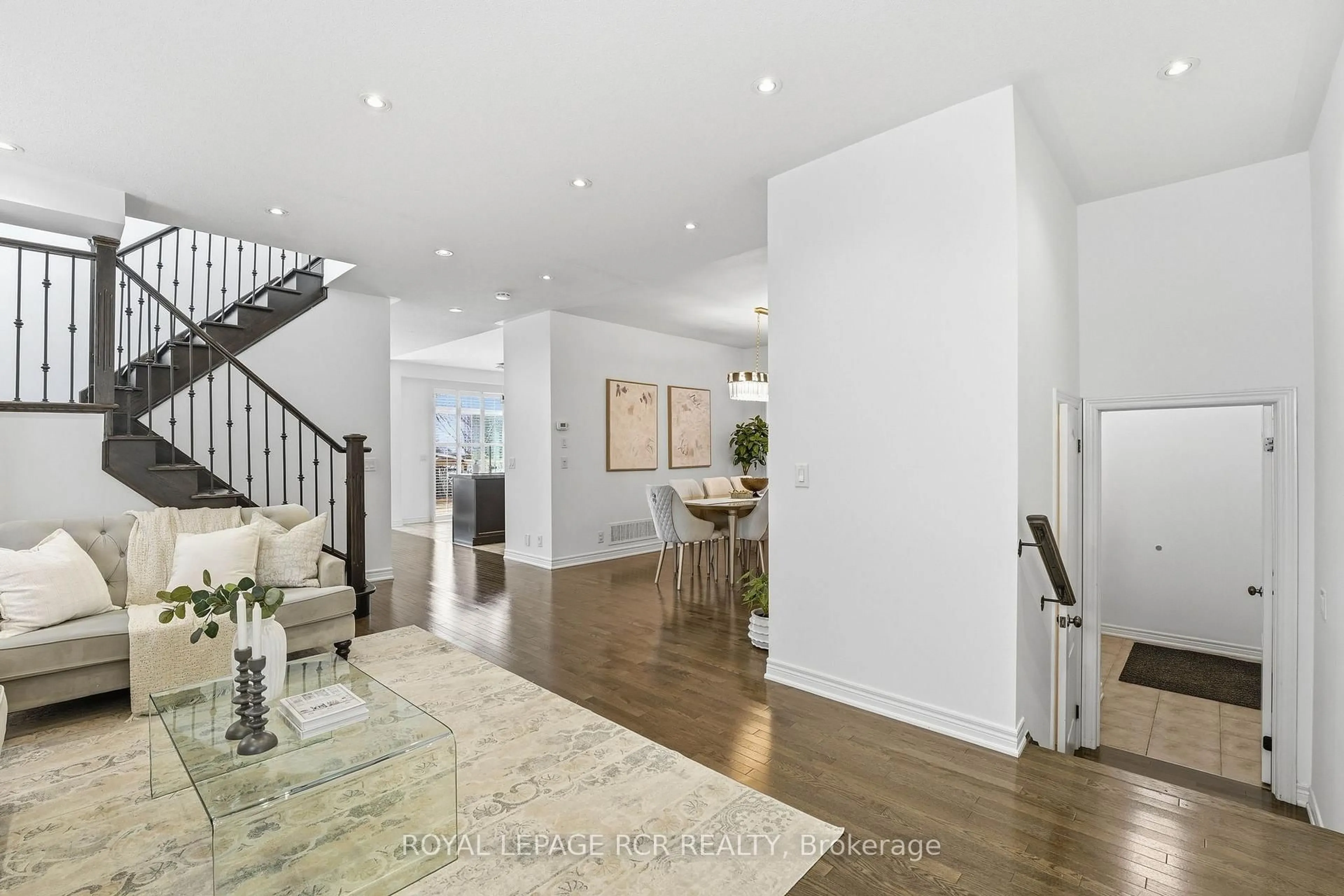 Indoor entryway for 18 Kerr Lane, Aurora Ontario L4G 0E5