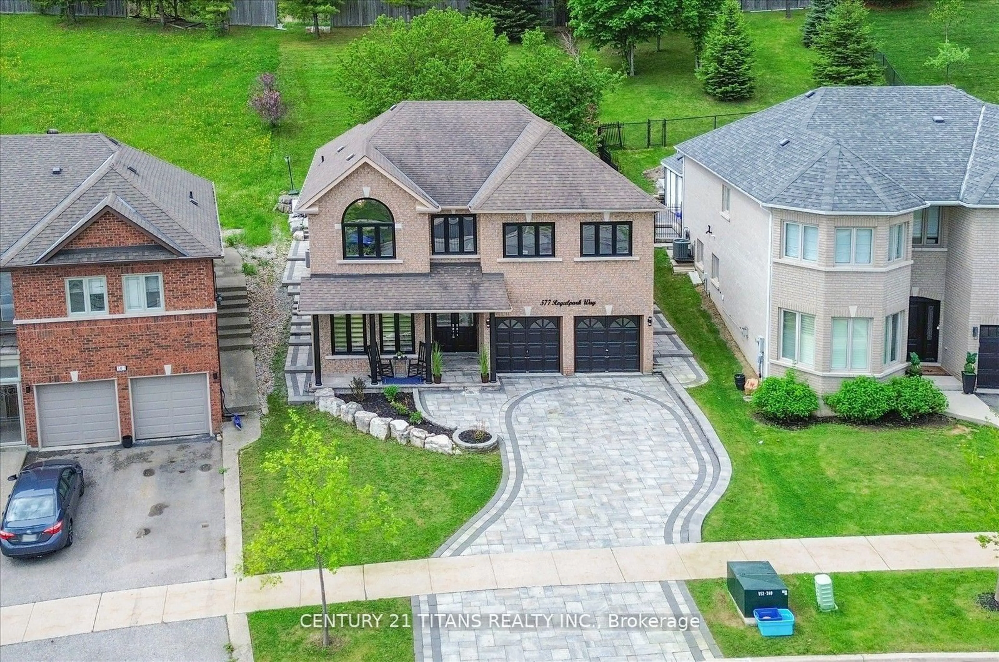 A pic from outside/outdoor area/front of a property/back of a property/a pic from drone, street for 577 Royalpark Way, Vaughan Ontario L4H 1K2