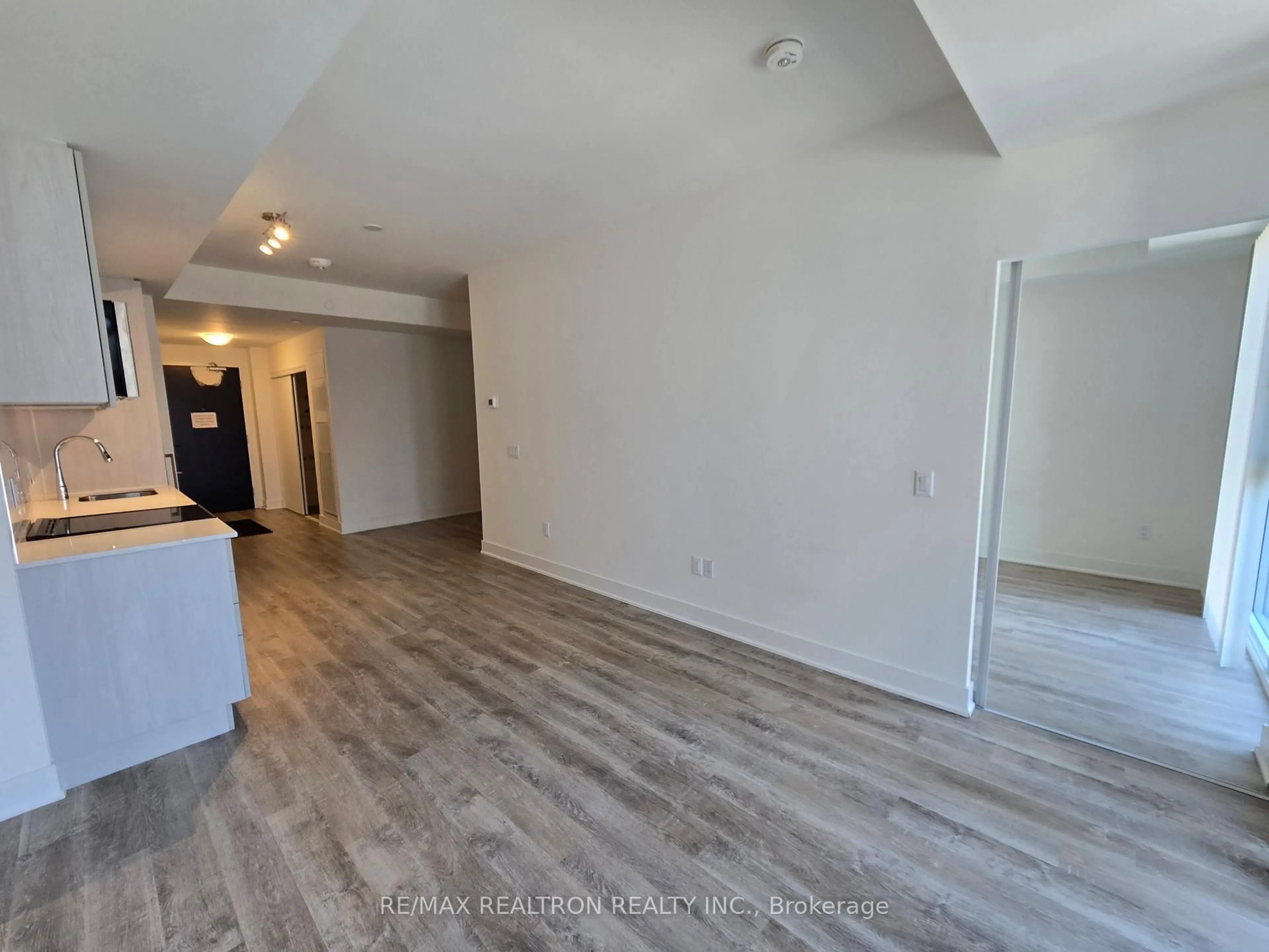 A pic of a room for 185 Deerfield Rd #301, Newmarket Ontario L3Y 0G7