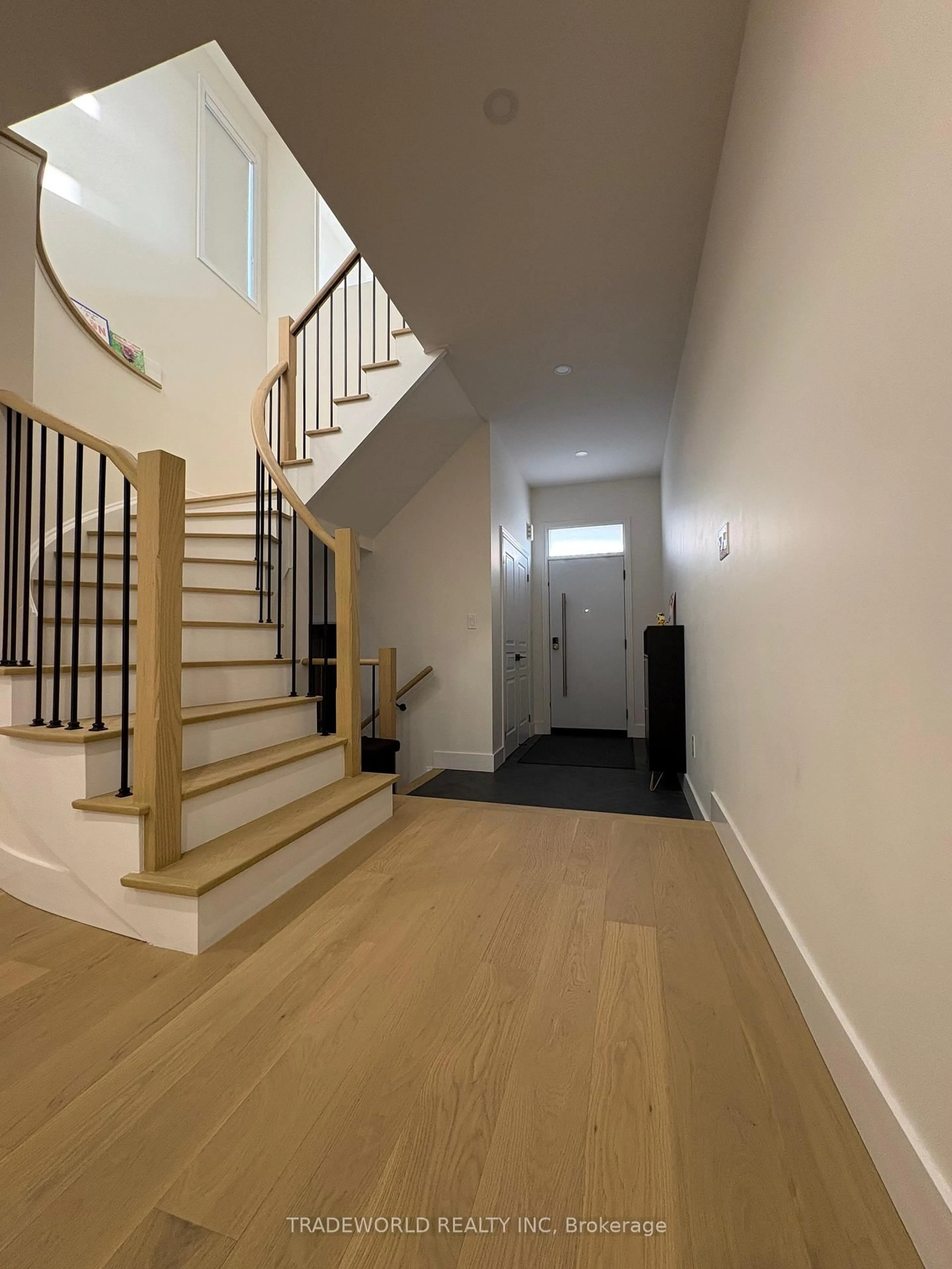 Indoor foyer for 197 Harbord St, Markham Ontario L6C 0X2