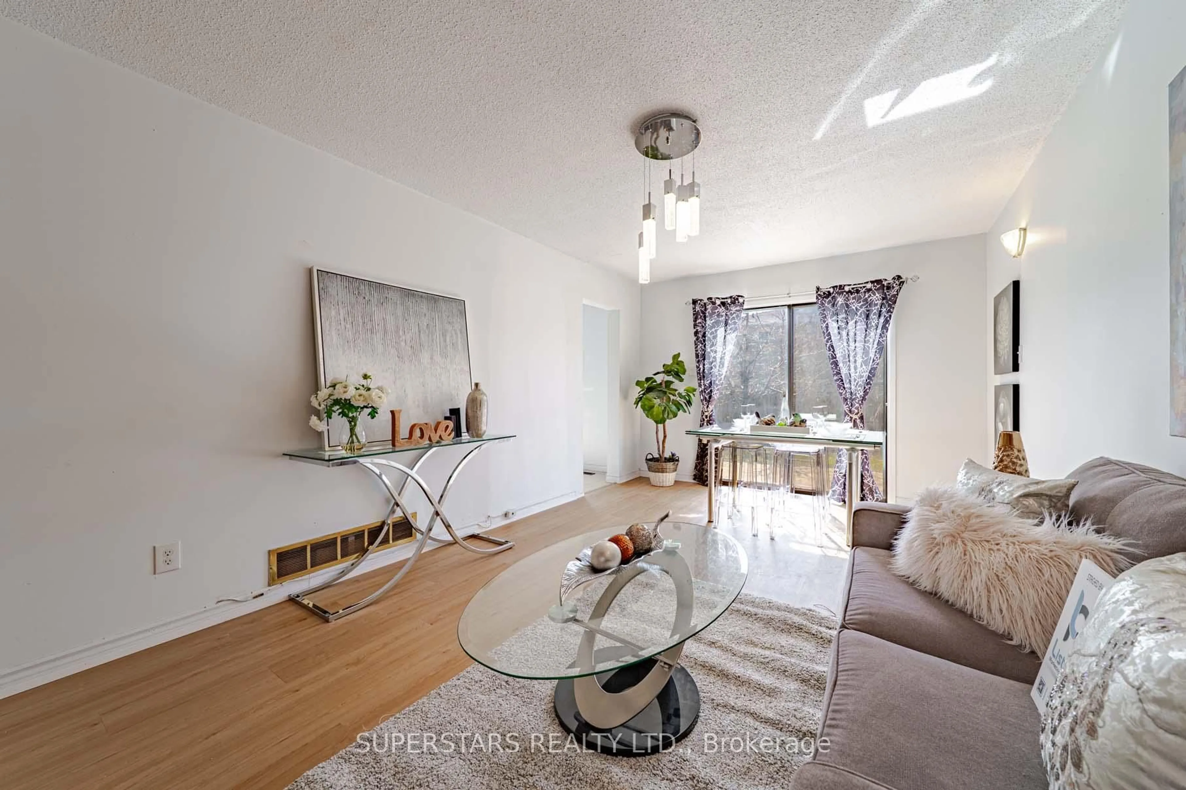 Living room with furniture, unknown for 135 Appleby Cres, Markham Ontario L3R 4L1