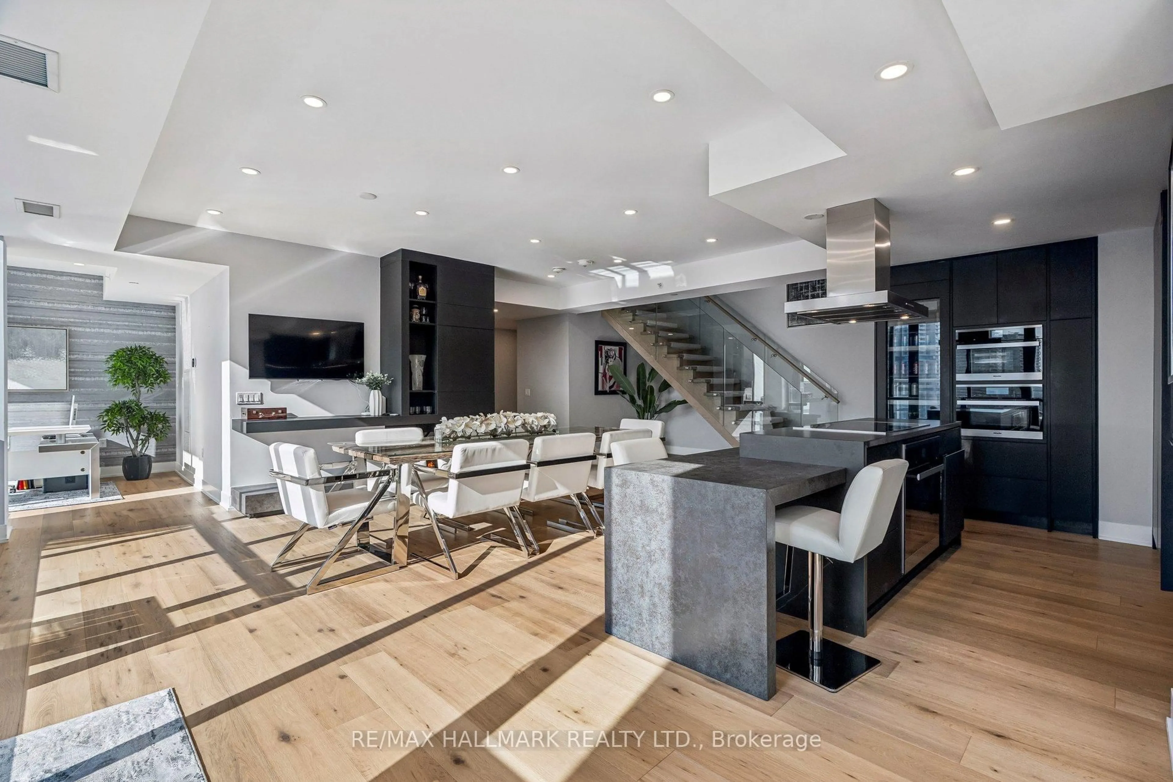 Open concept kitchen, unknown for 2908 Highway 7 Rd #PH3804, Vaughan Ontario L4K 0K5