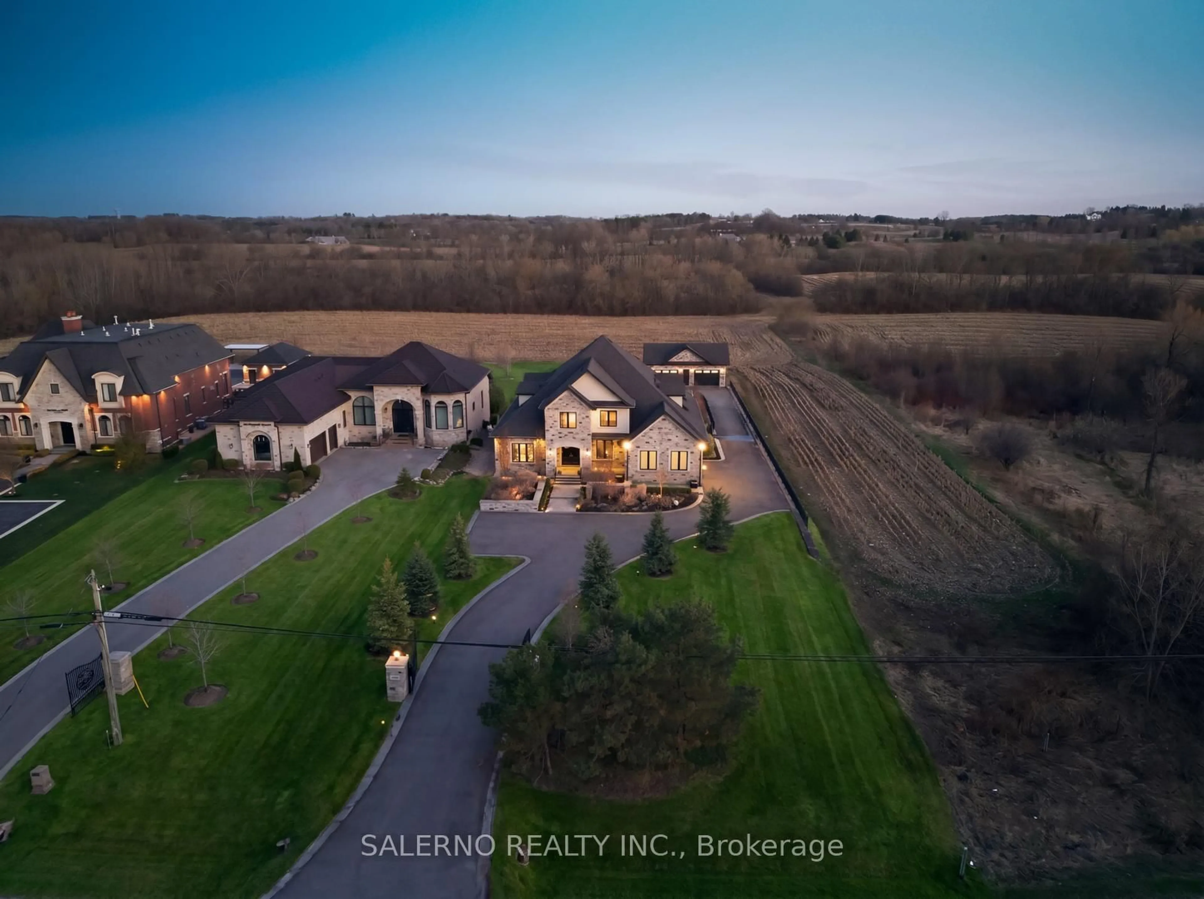 A pic from outside/outdoor area/front of a property/back of a property/a pic from drone, building for 1199 Wellington St, King Ontario L7B 1K5