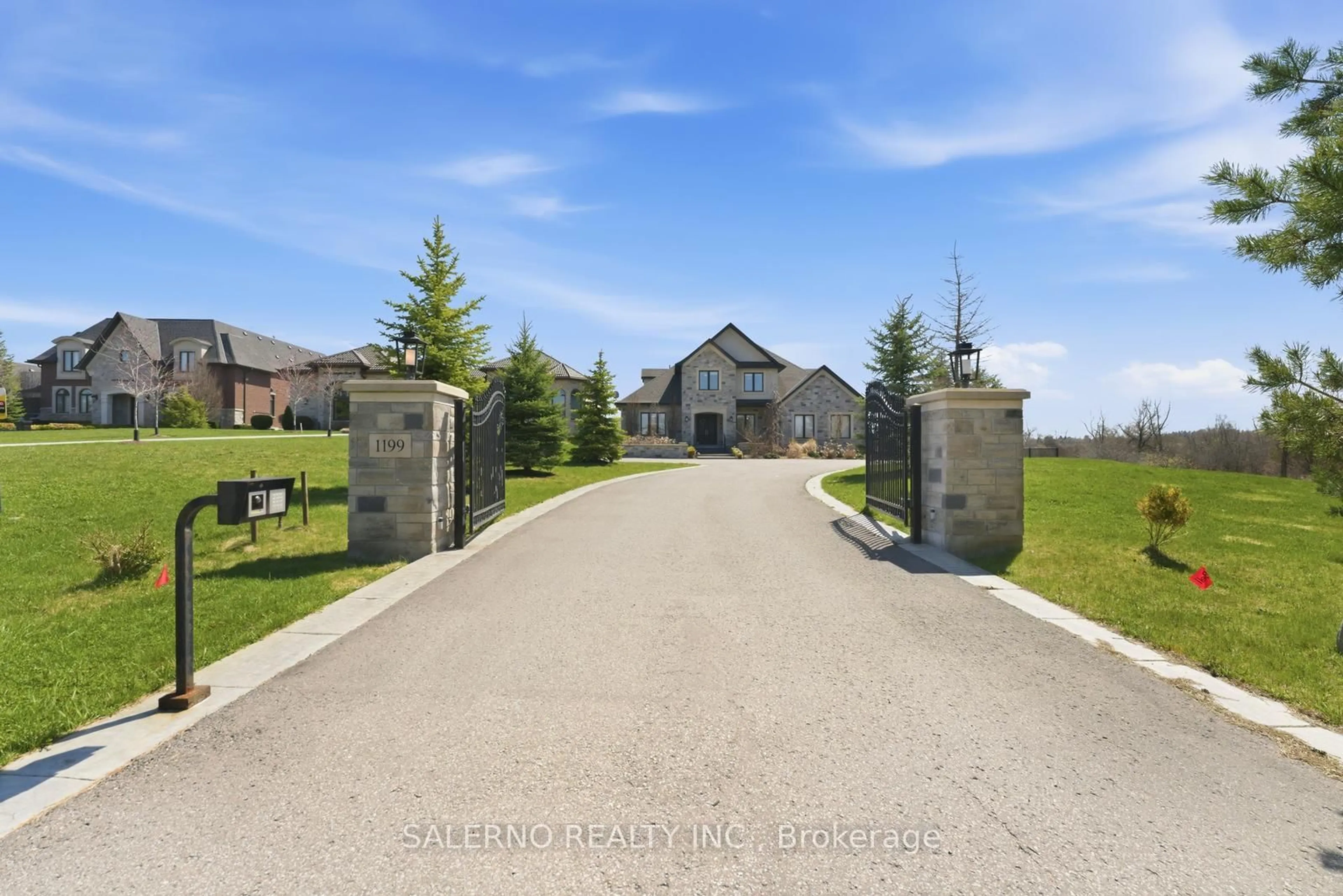 A pic from outside/outdoor area/front of a property/back of a property/a pic from drone, street for 1199 Wellington St, King Ontario L7B 1K5