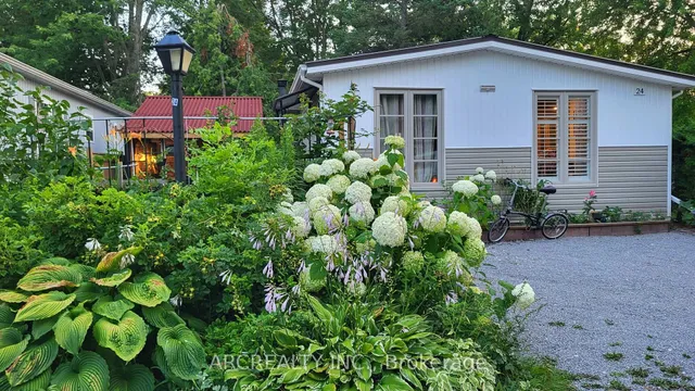 24 Chickadee Crt, Georgina 2
