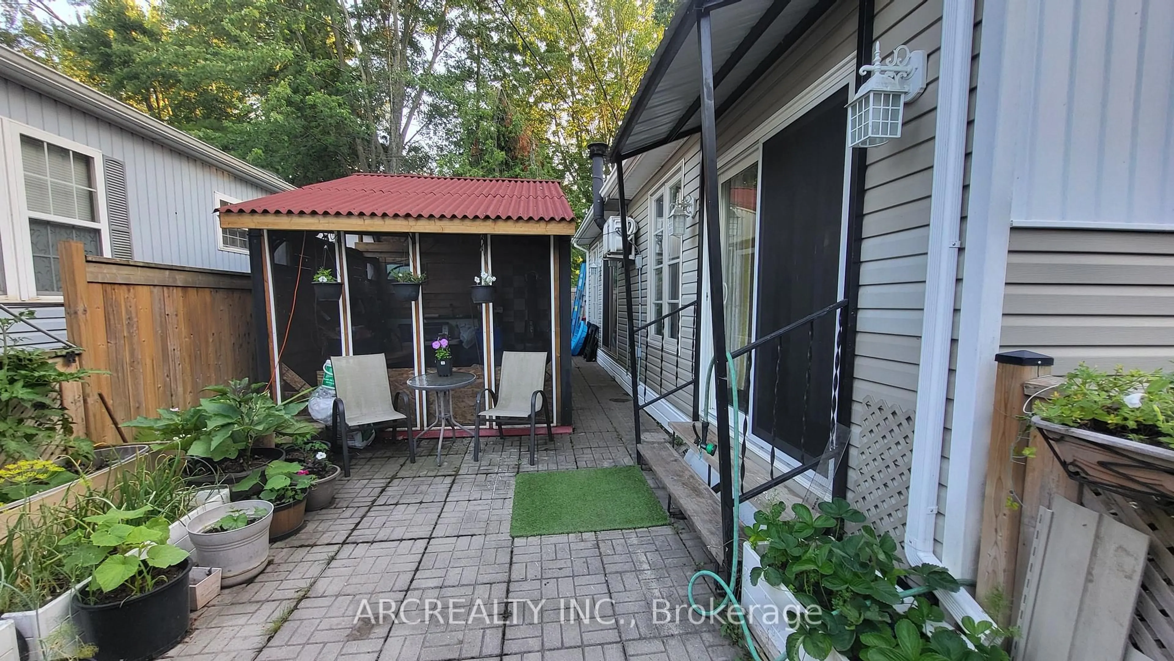 Patio, street for 24 Chickadee Crt, Georgina Ontario L0E 1N0