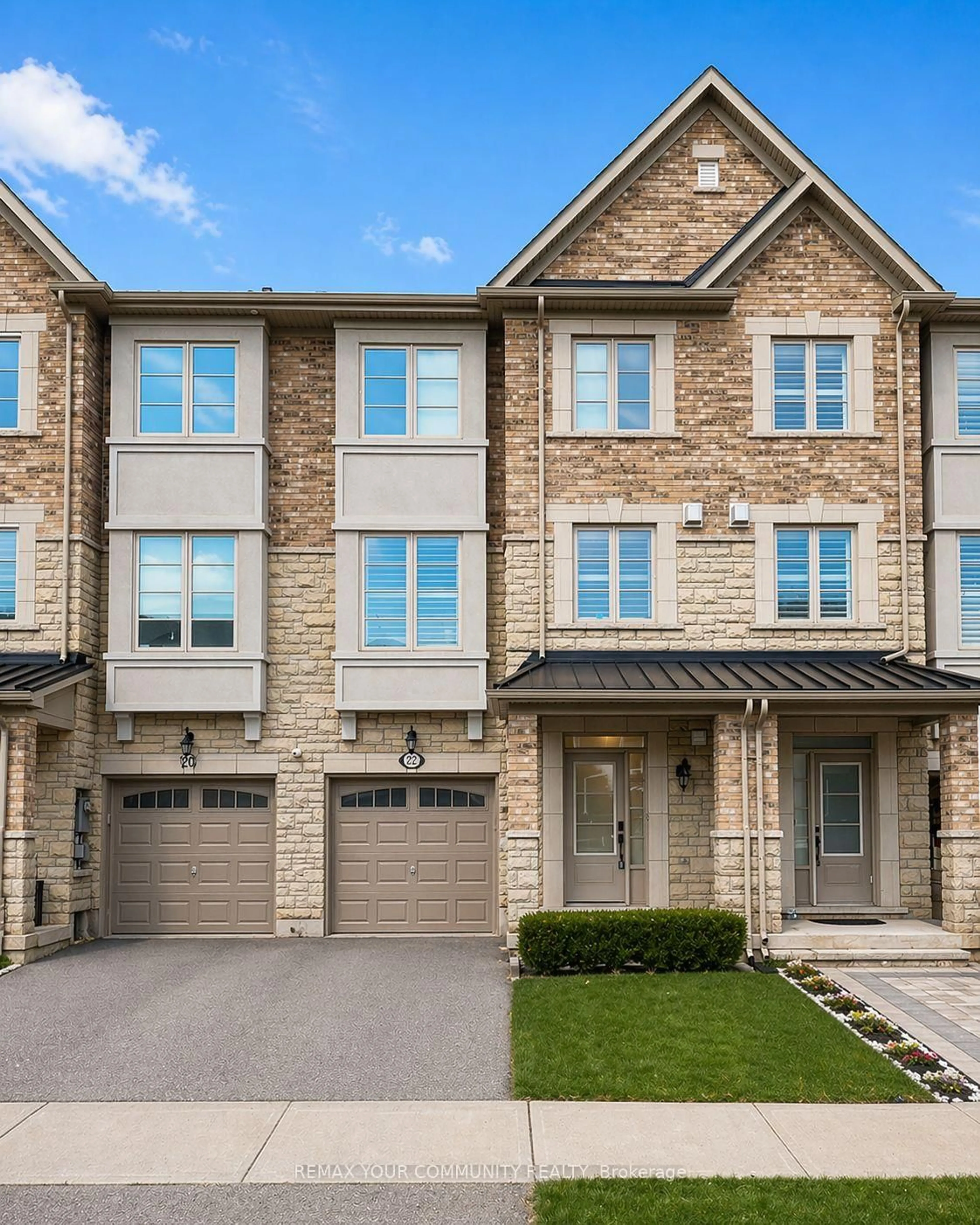 Home with brick exterior material, street for 22 Lowther Ave, Richmond Hill Ontario L4E 2Z7