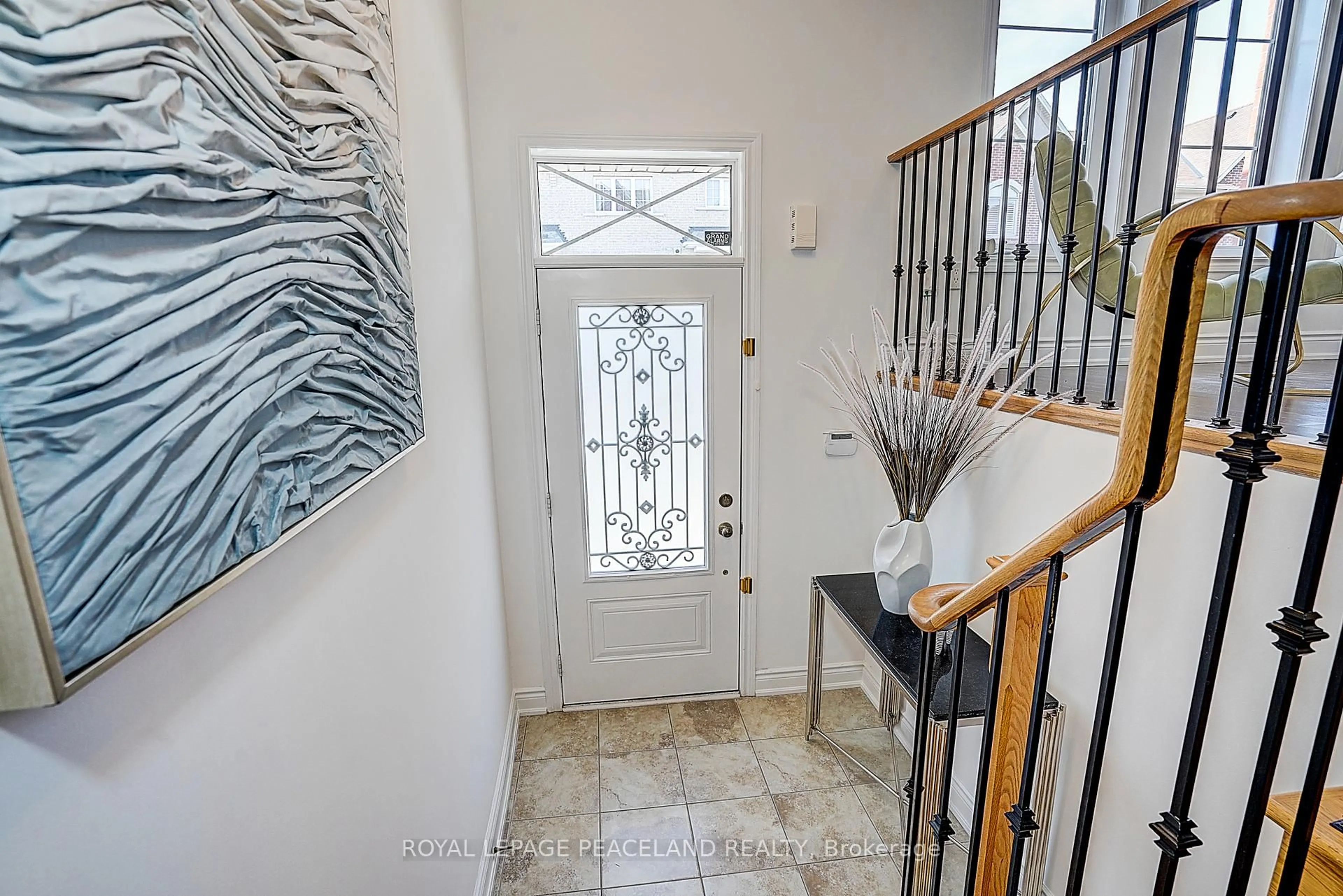 Indoor entryway for 63 Mack Clement Lane, Richmond Hill Ontario L4S 2P7