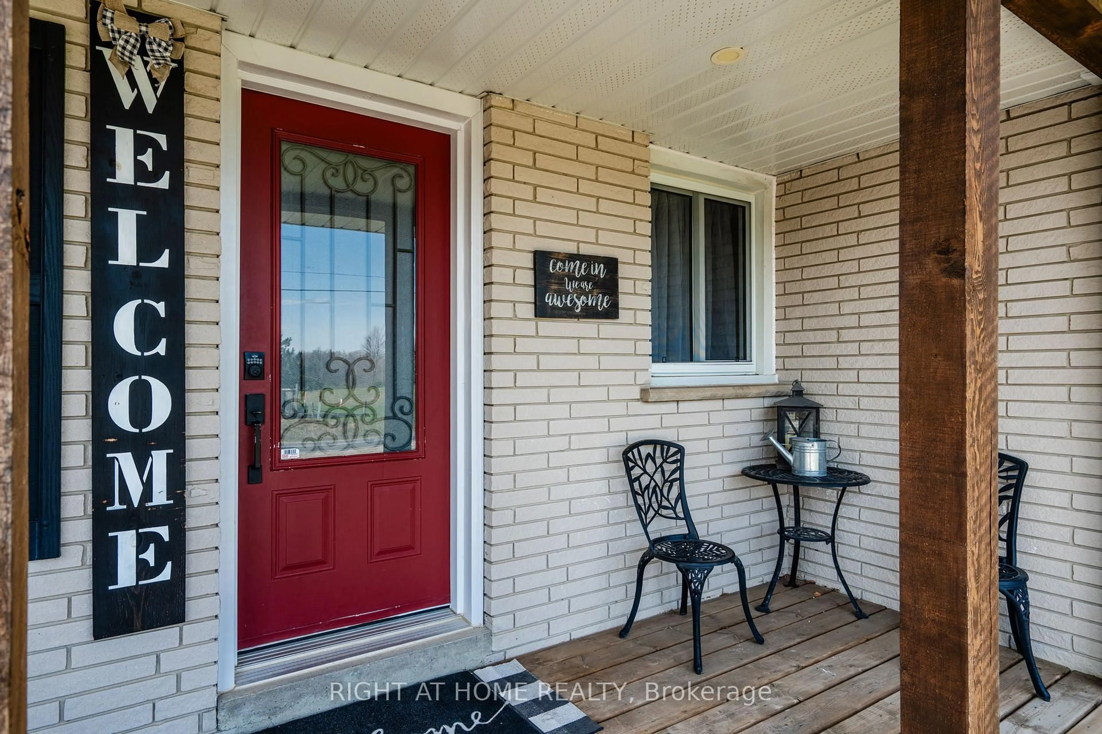 Indoor entryway for 4116 Innisfil Beach Rd, Innisfil Ontario L9S 3K3