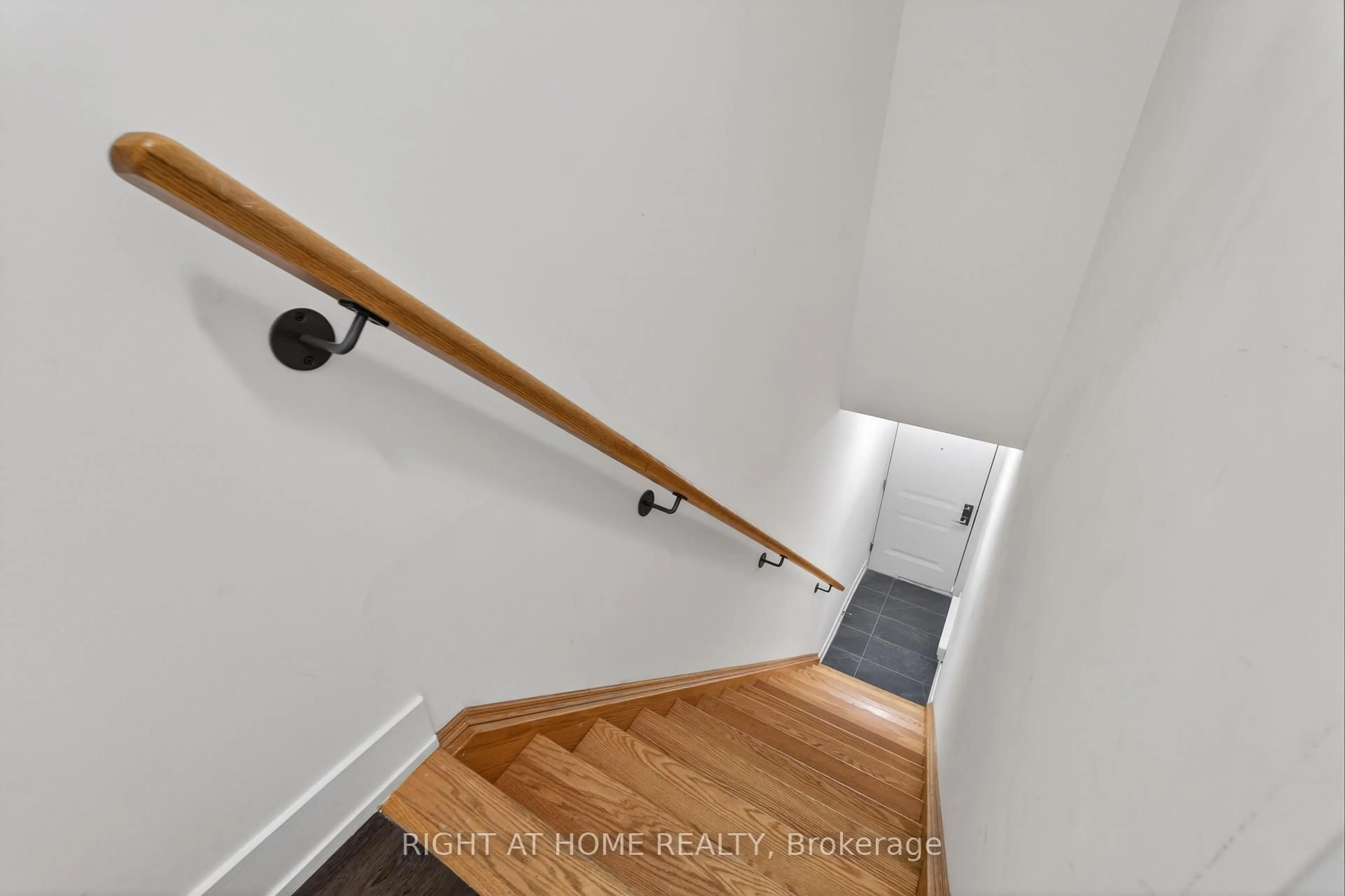 Stairs for 12860 Yonge St #1, Richmond Hill Ontario L4E 1J4