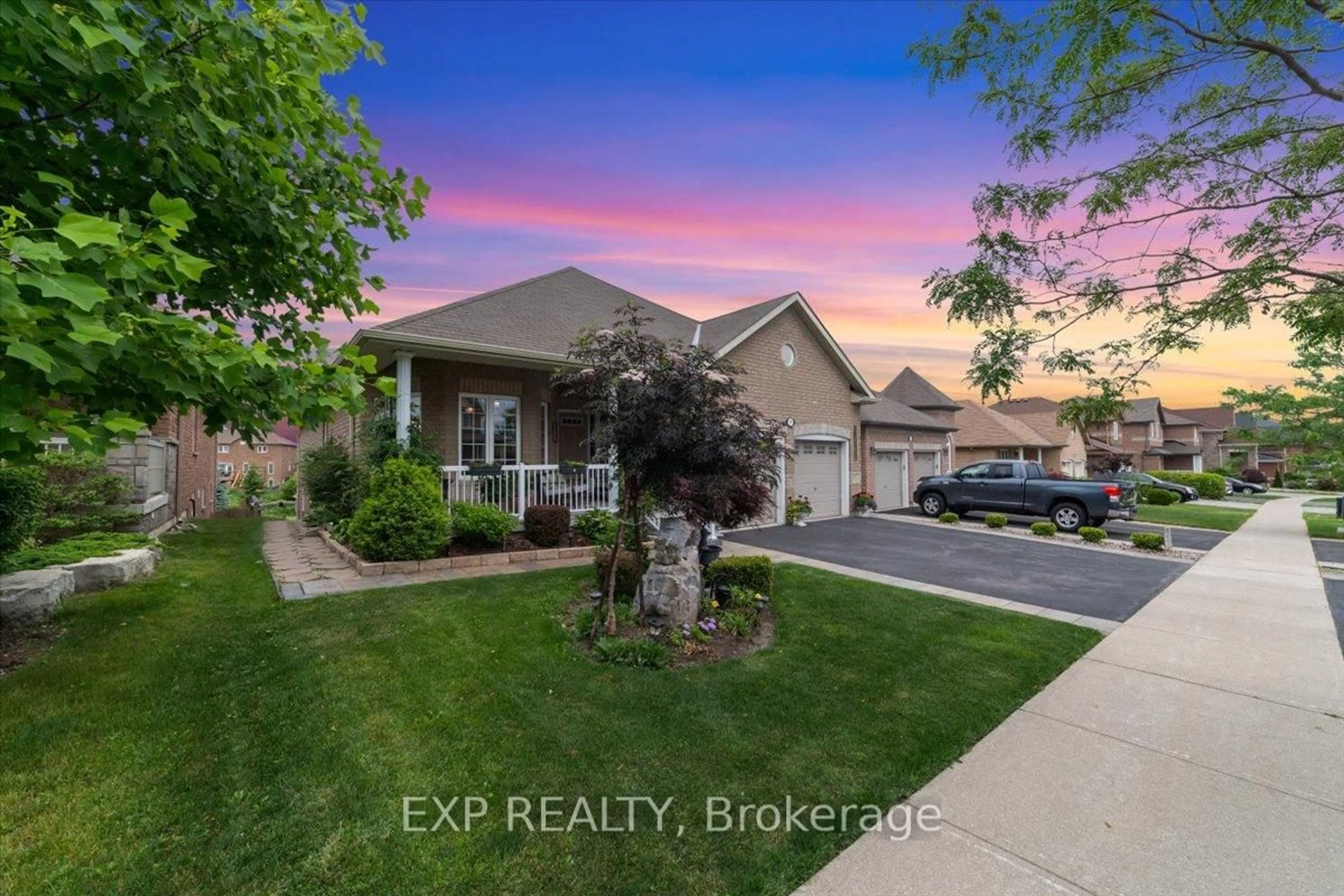 A pic from outside/outdoor area/front of a property/back of a property/a pic from drone, street for 1376 Butler St, Innisfil Ontario L9S 0H2