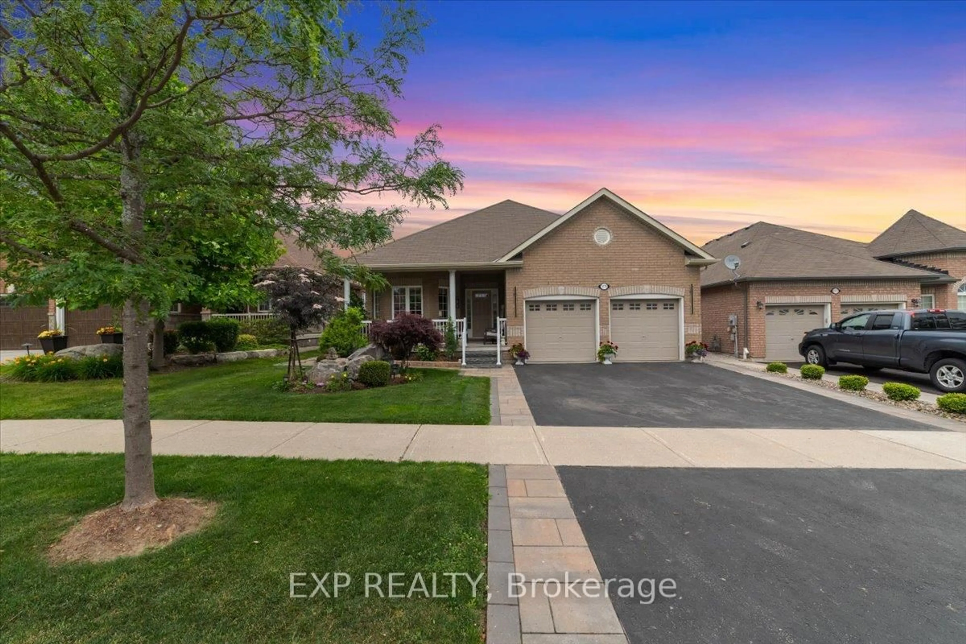 A pic from outside/outdoor area/front of a property/back of a property/a pic from drone, street for 1376 Butler St, Innisfil Ontario L9S 0H2