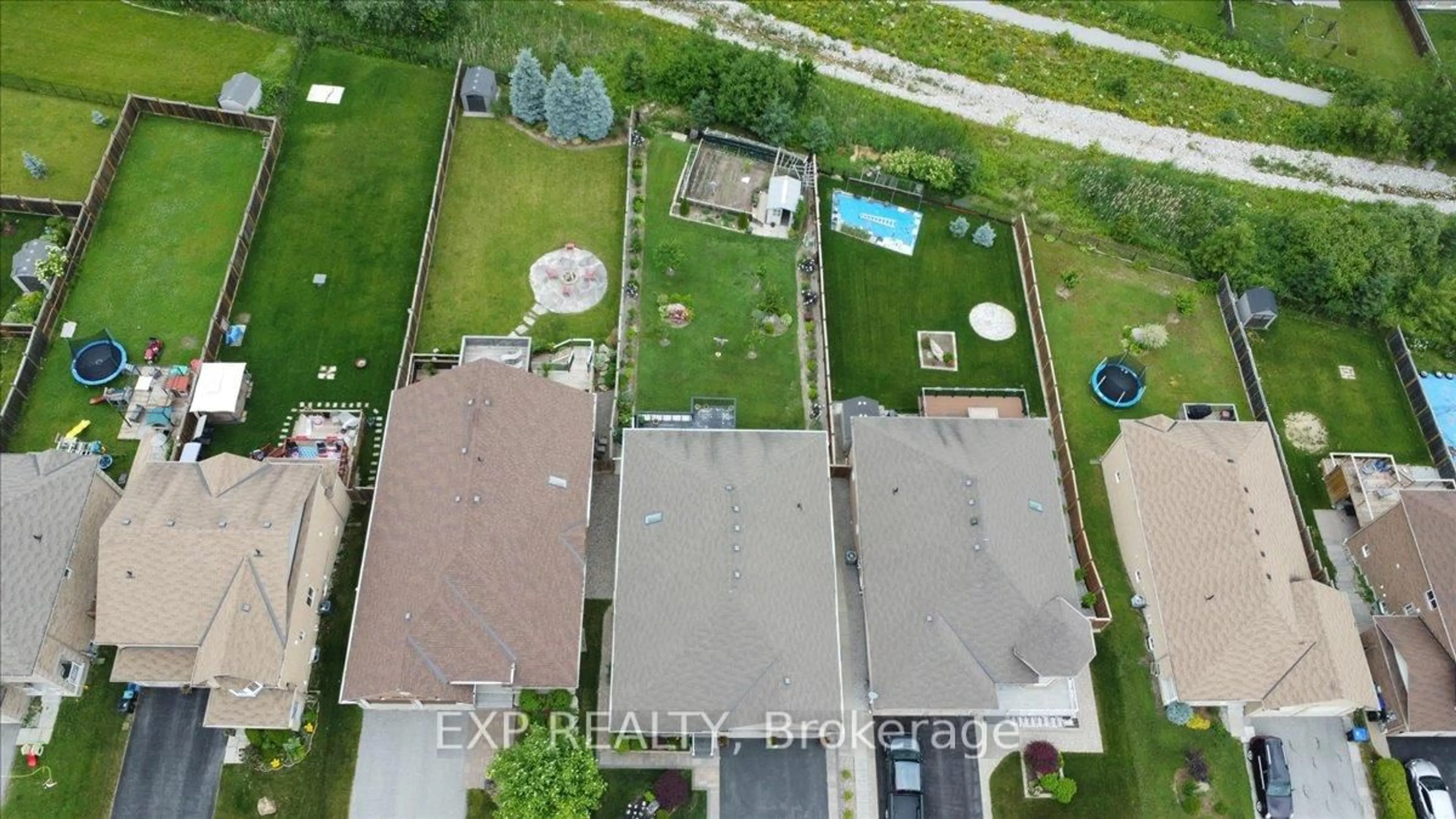 A pic from outside/outdoor area/front of a property/back of a property/a pic from drone, unknown for 1376 Butler St, Innisfil Ontario L9S 0H2