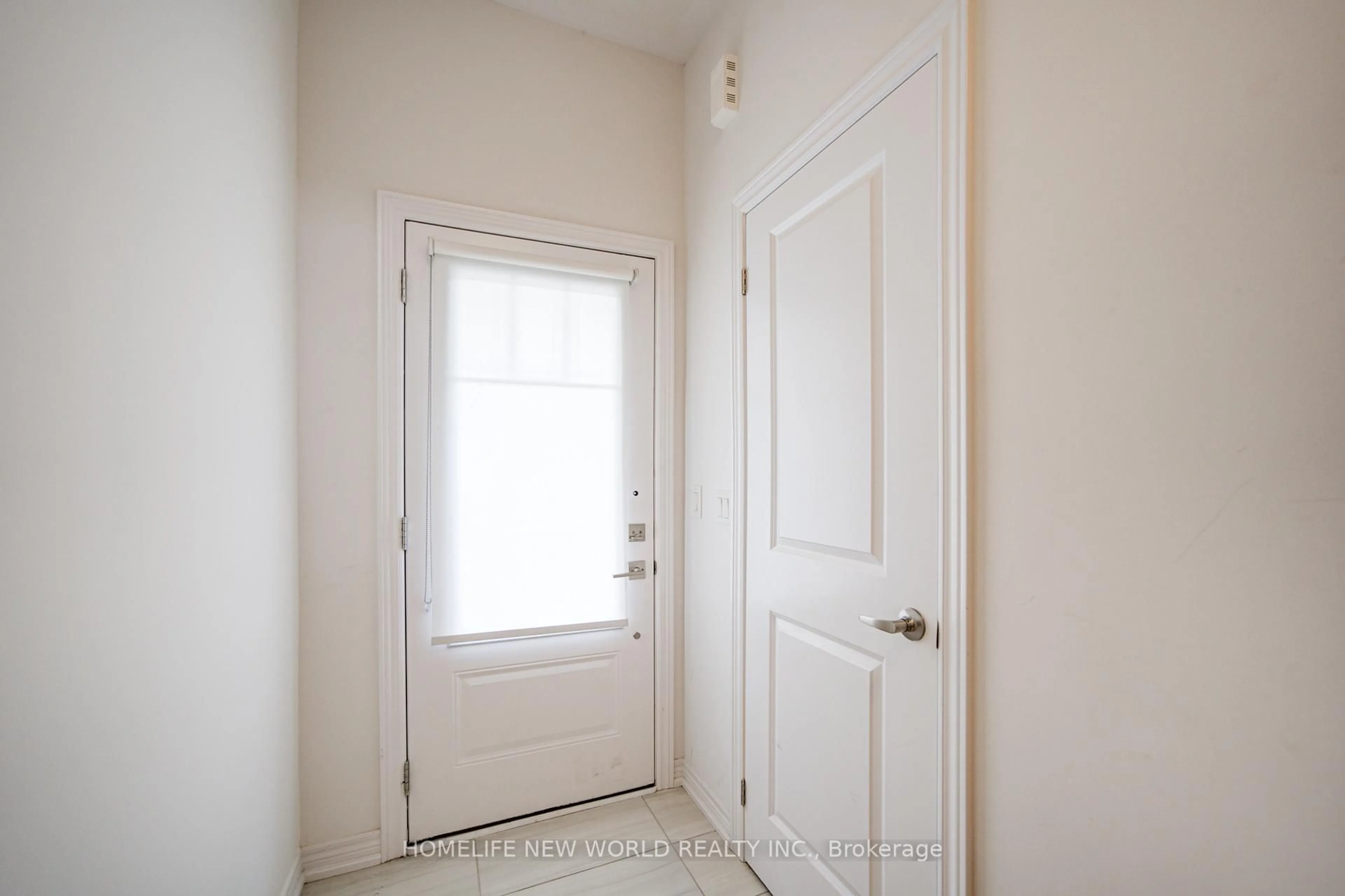 Indoor entryway for 132 Lageer Dr, Whitchurch-Stouffville Ontario L4A 5G2