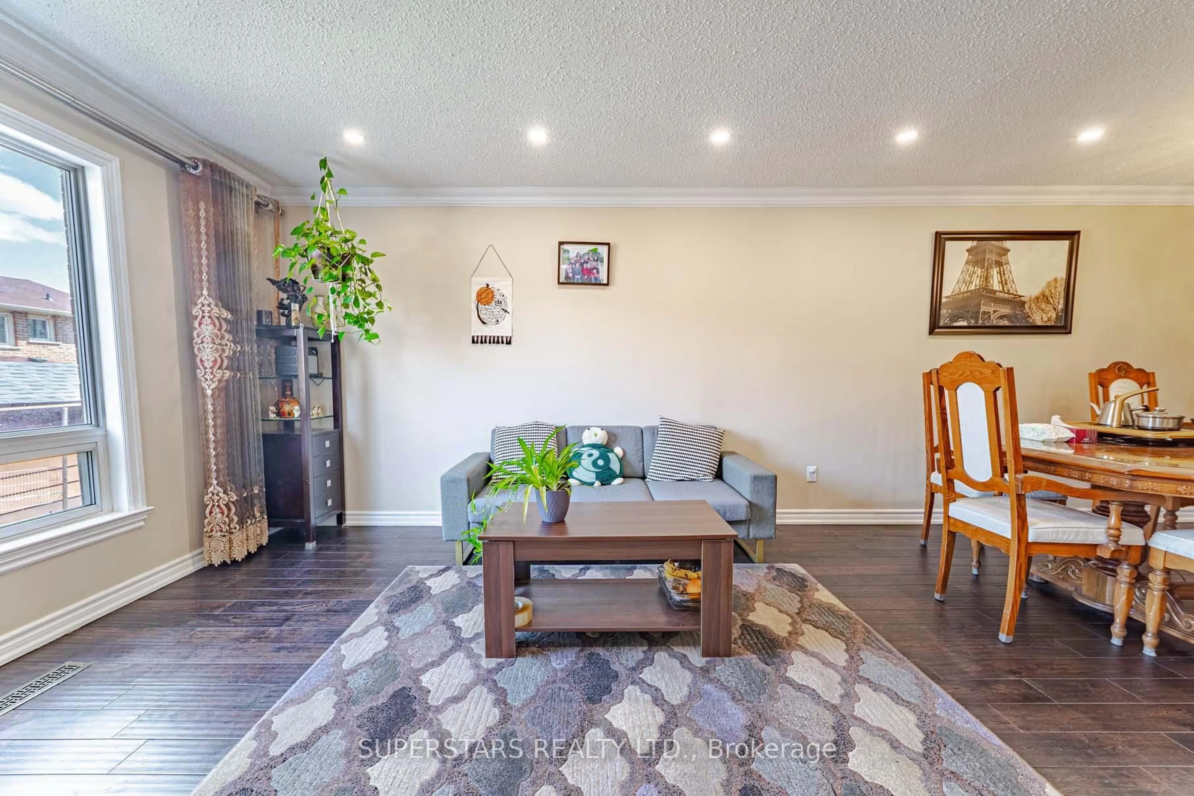 Living room with furniture, wood/laminate floor for 14 Kemsing Crt, Markham Ontario L3R 4P7