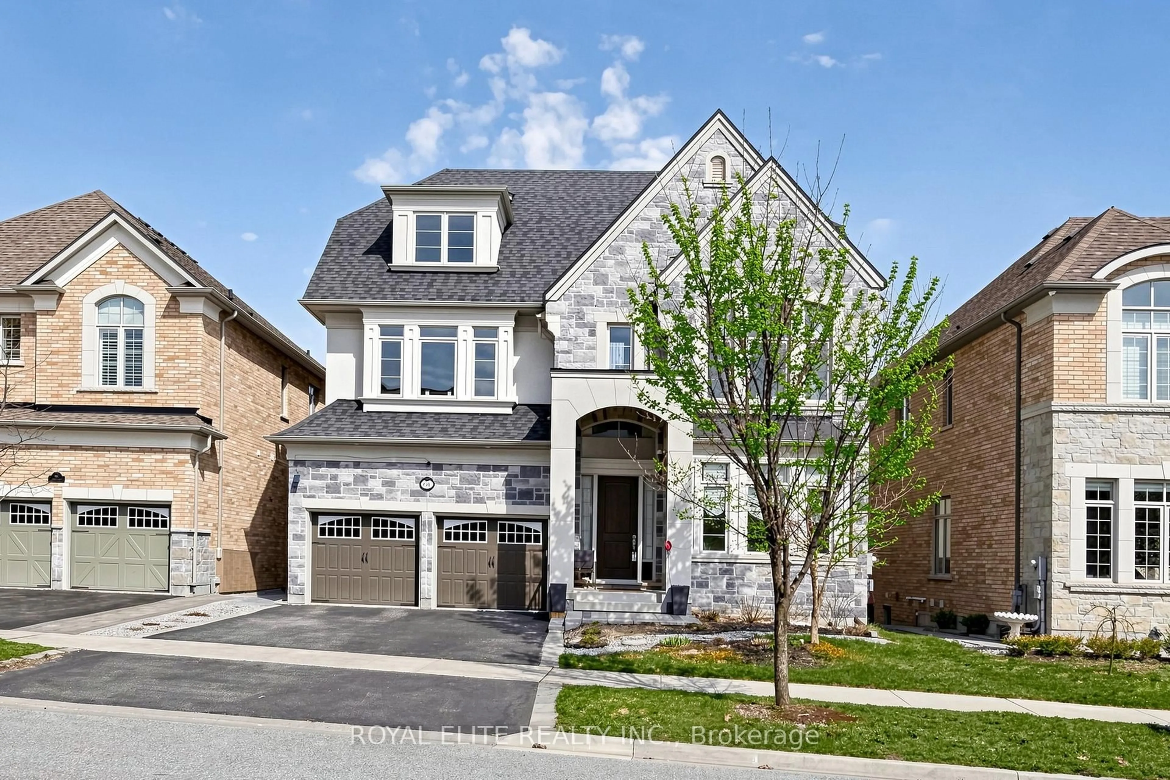 Home with brick exterior material, street for 61 Grange Dr, Richmond Hill Ontario L4E 1E2