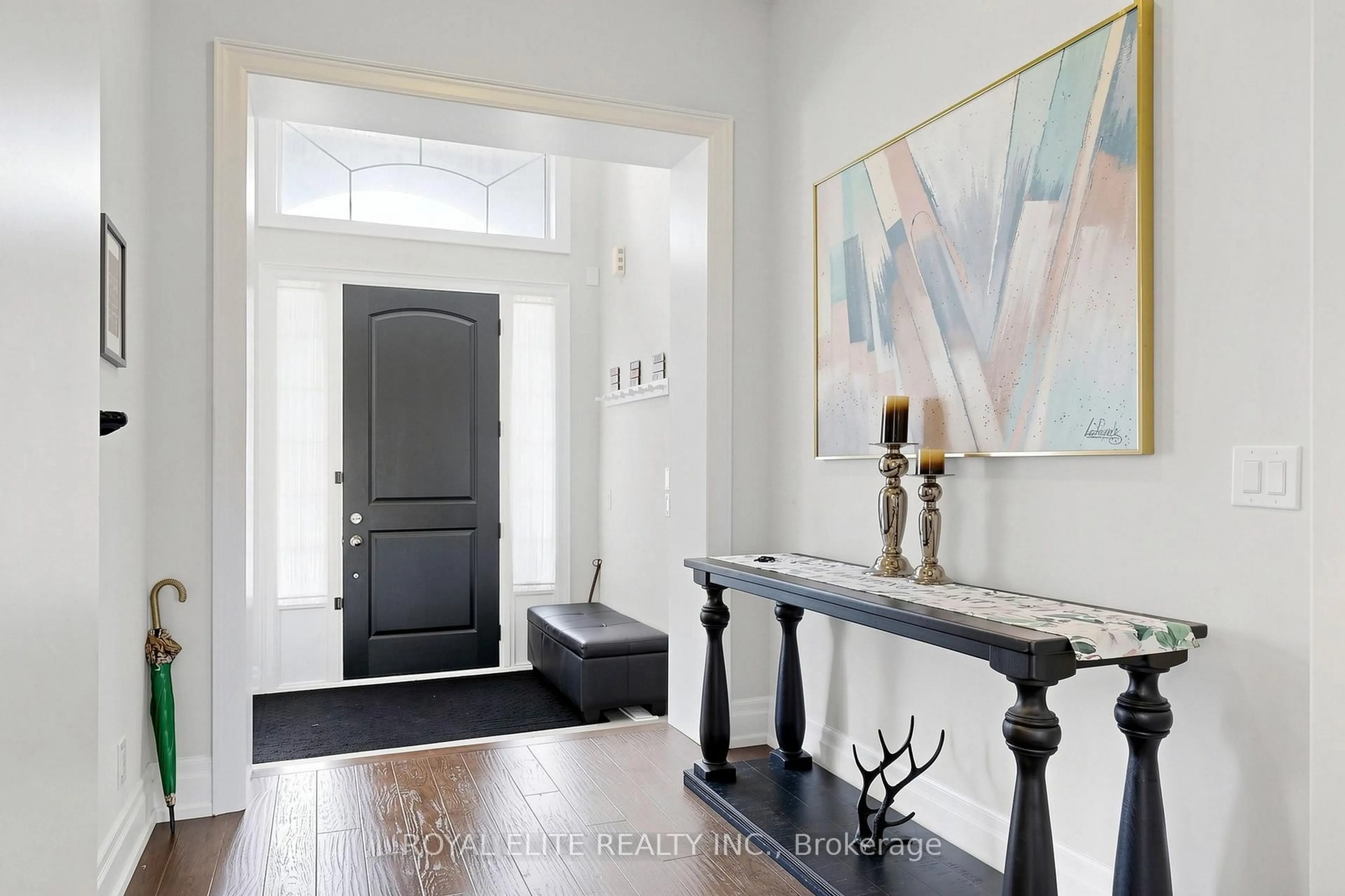 Indoor entryway for 61 Grange Dr, Richmond Hill Ontario L4E 1E2