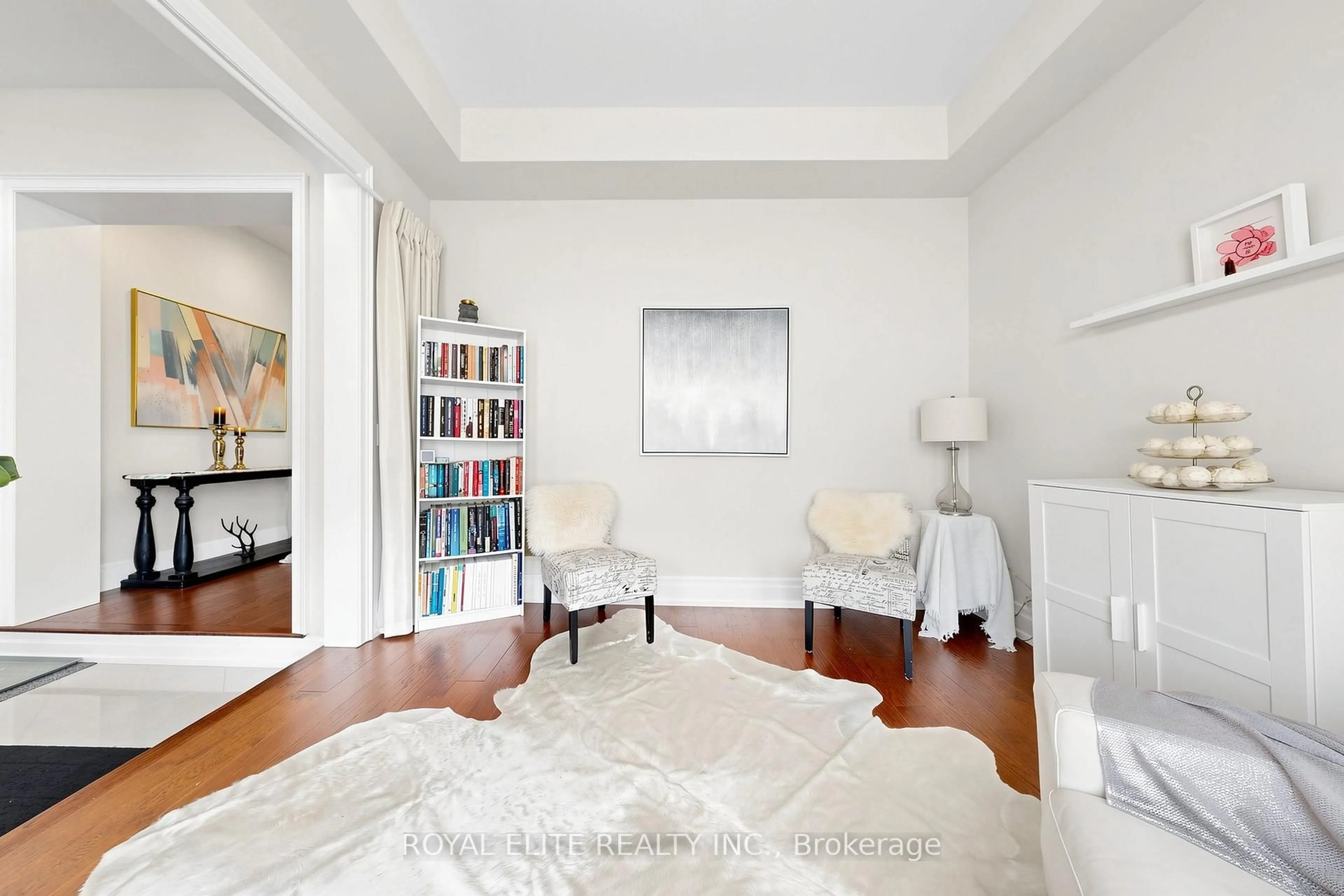 A pic of a room for 61 Grange Dr, Richmond Hill Ontario L4E 1E2