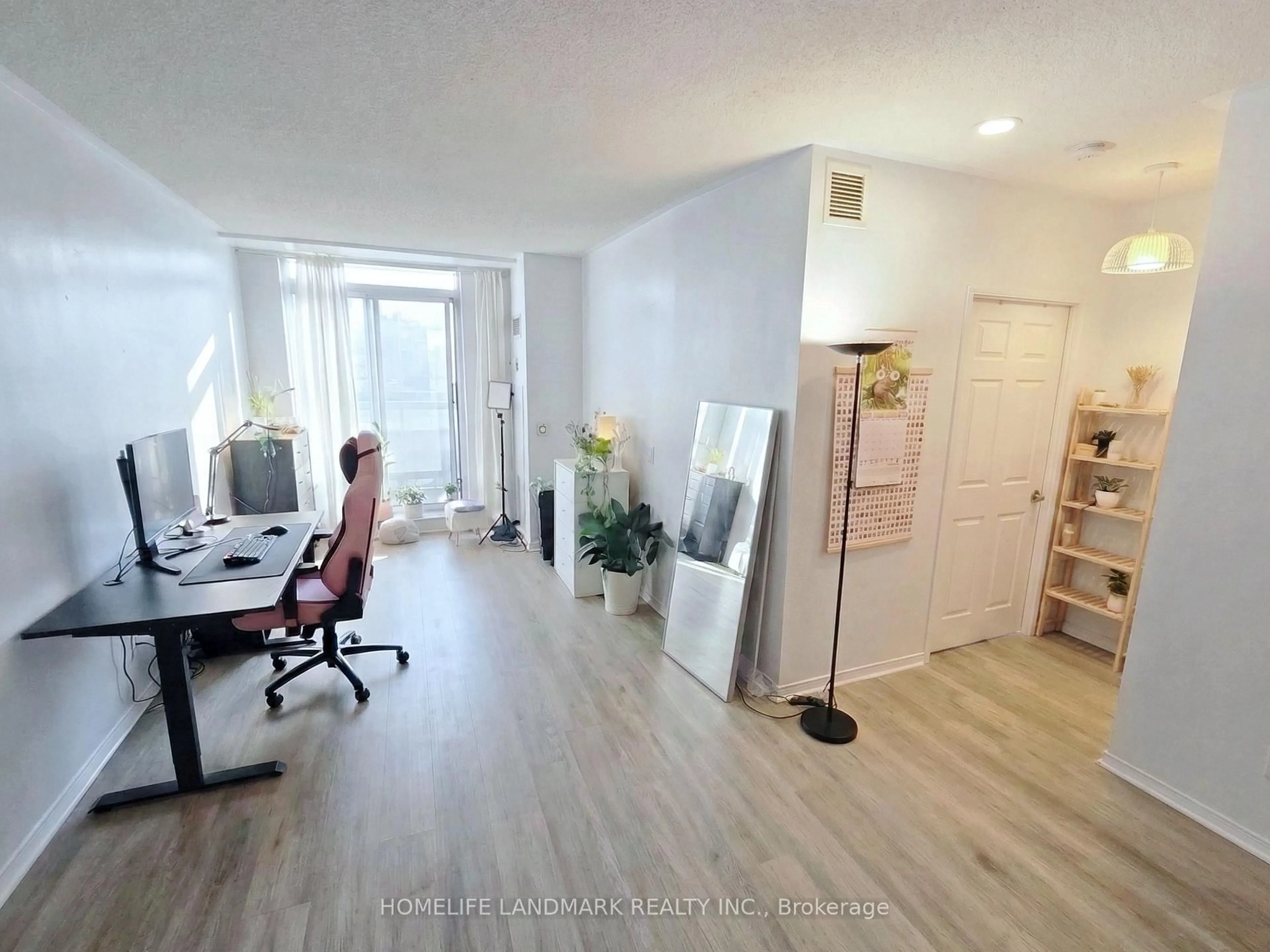 A pic of a room for 7398 Yonge St #106, Vaughan Ontario L4J 8J2