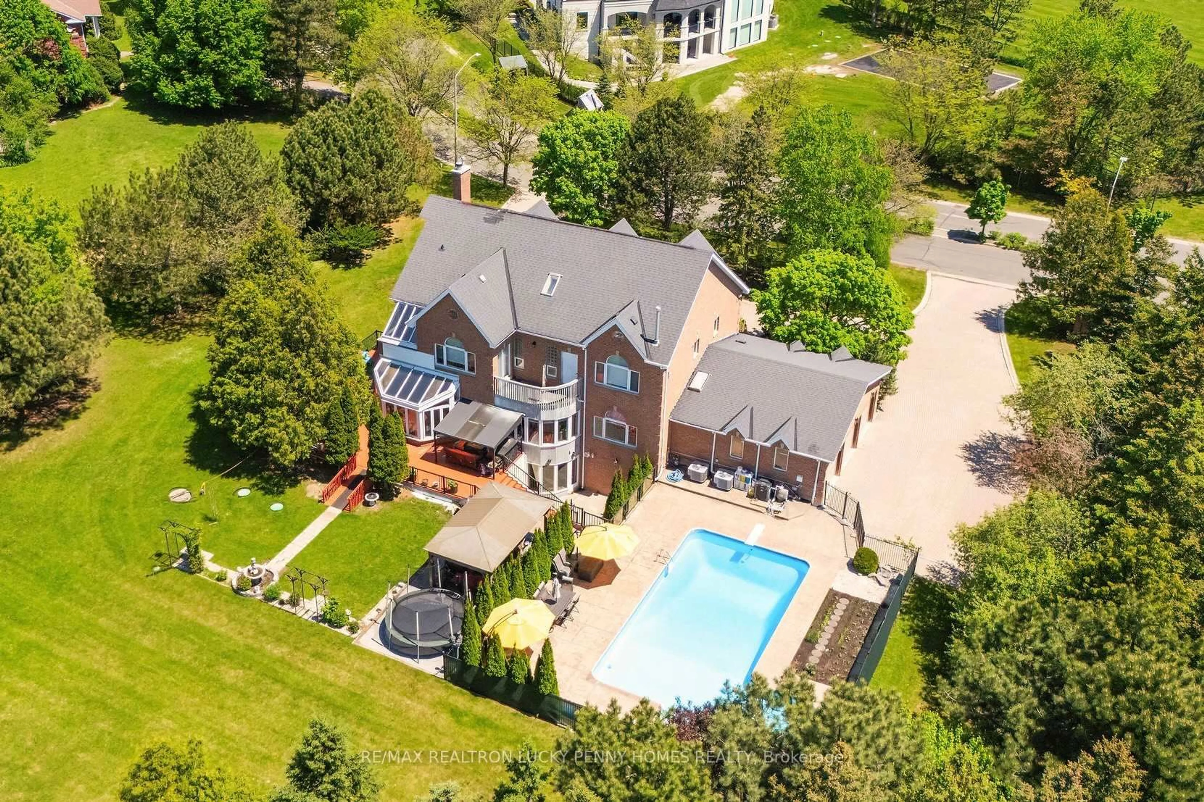 A pic from outside/outdoor area/front of a property/back of a property/a pic from drone, water/lake/river/ocean view for 2 Jennings Gate, Markham Ontario L6C 1A9