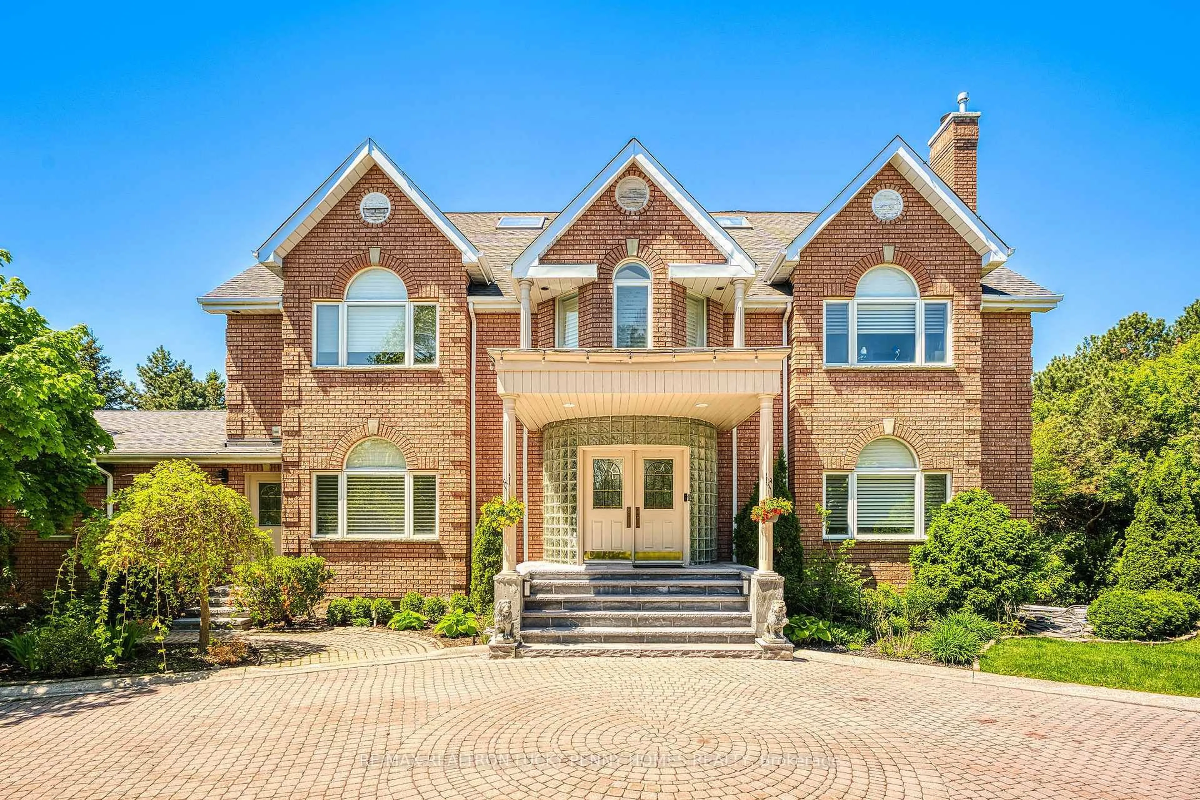 Home with brick exterior material, unknown for 2 Jennings Gate, Markham Ontario L6C 1A9