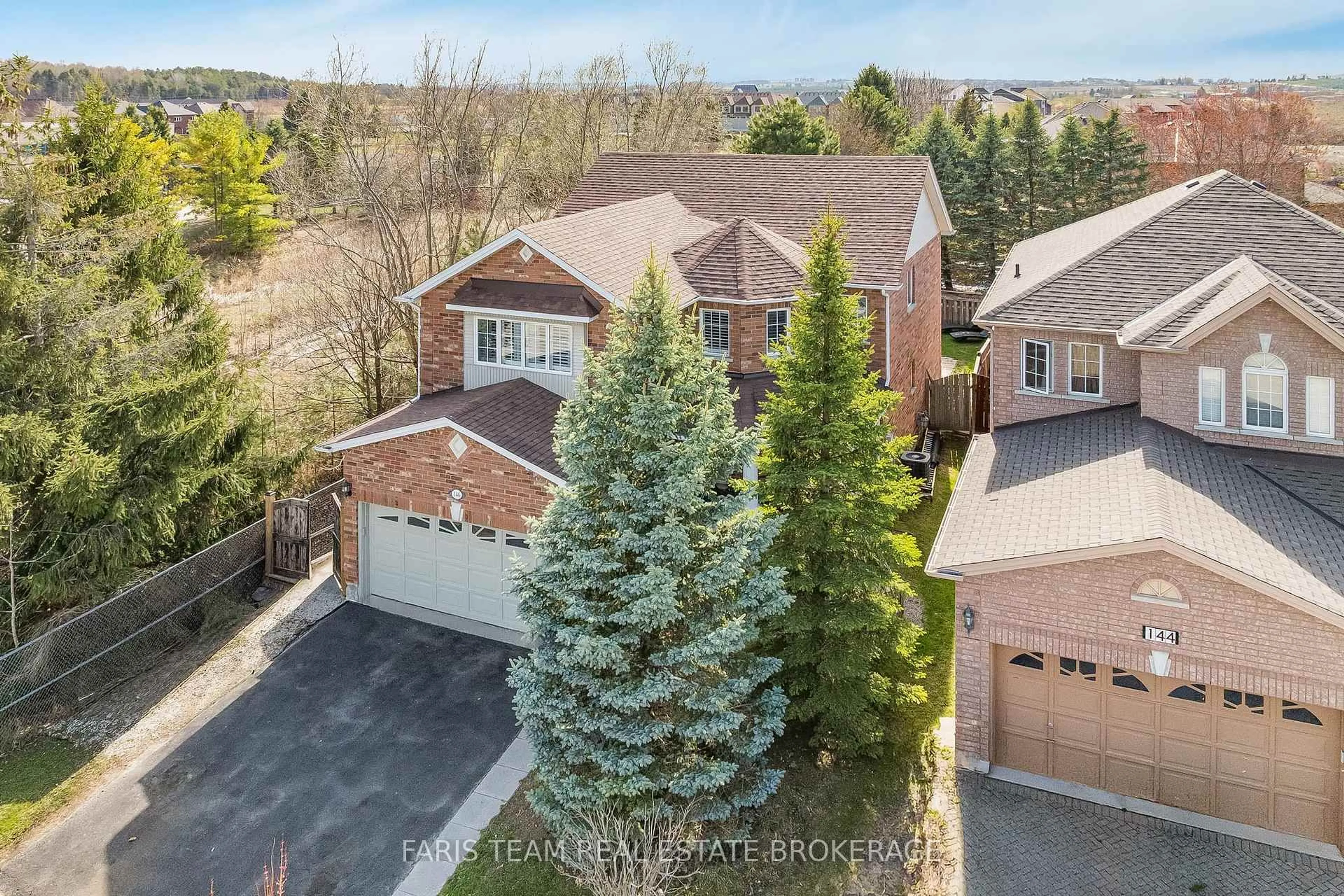 A pic from outside/outdoor area/front of a property/back of a property/a pic from drone, unknown for 146 8th Ave, New Tecumseth Ontario L9R 1Z8