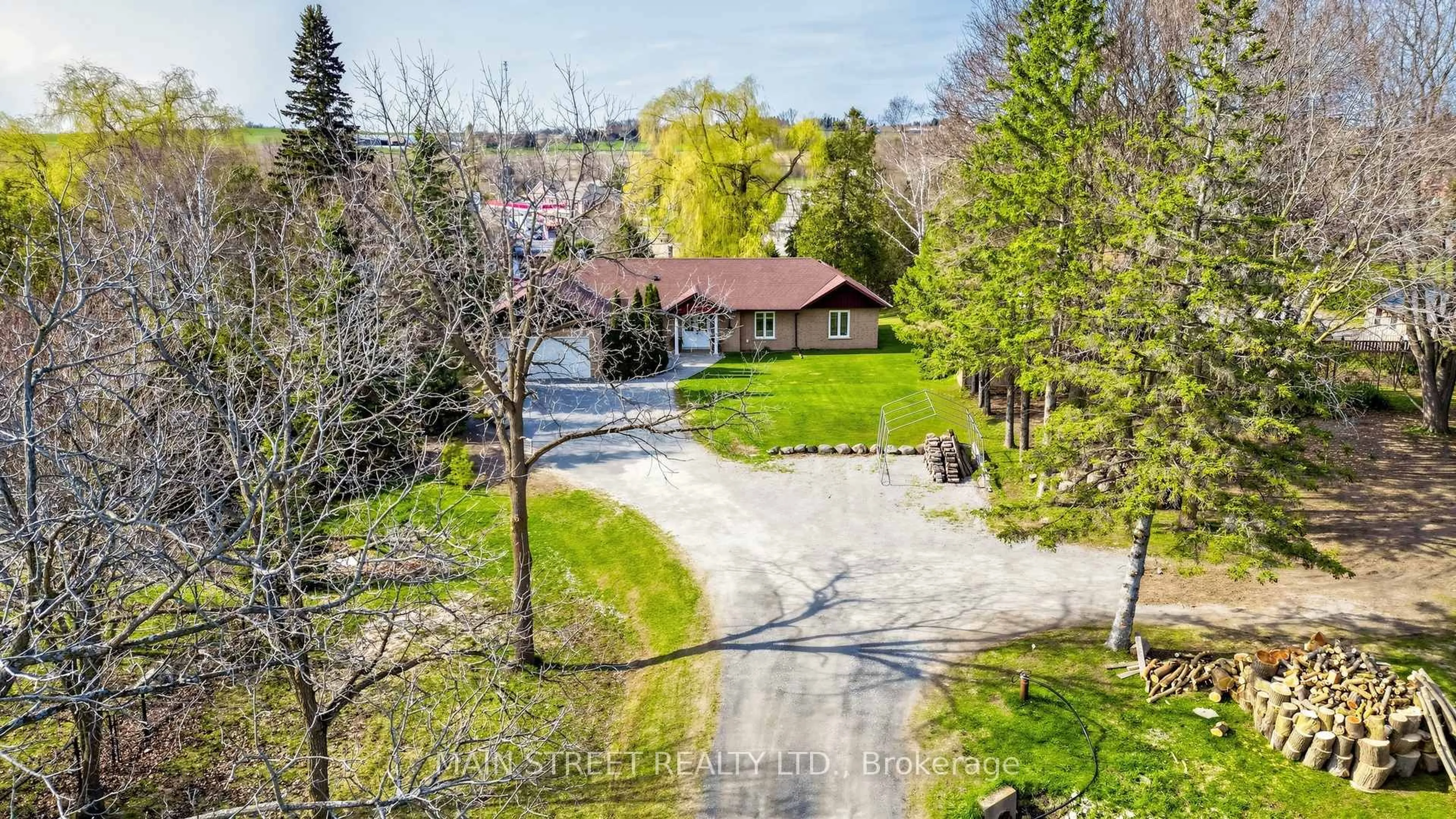 A pic from outside/outdoor area/front of a property/back of a property/a pic from drone, unknown for 2A Harrison Dr, Uxbridge Ontario L0C 1C0