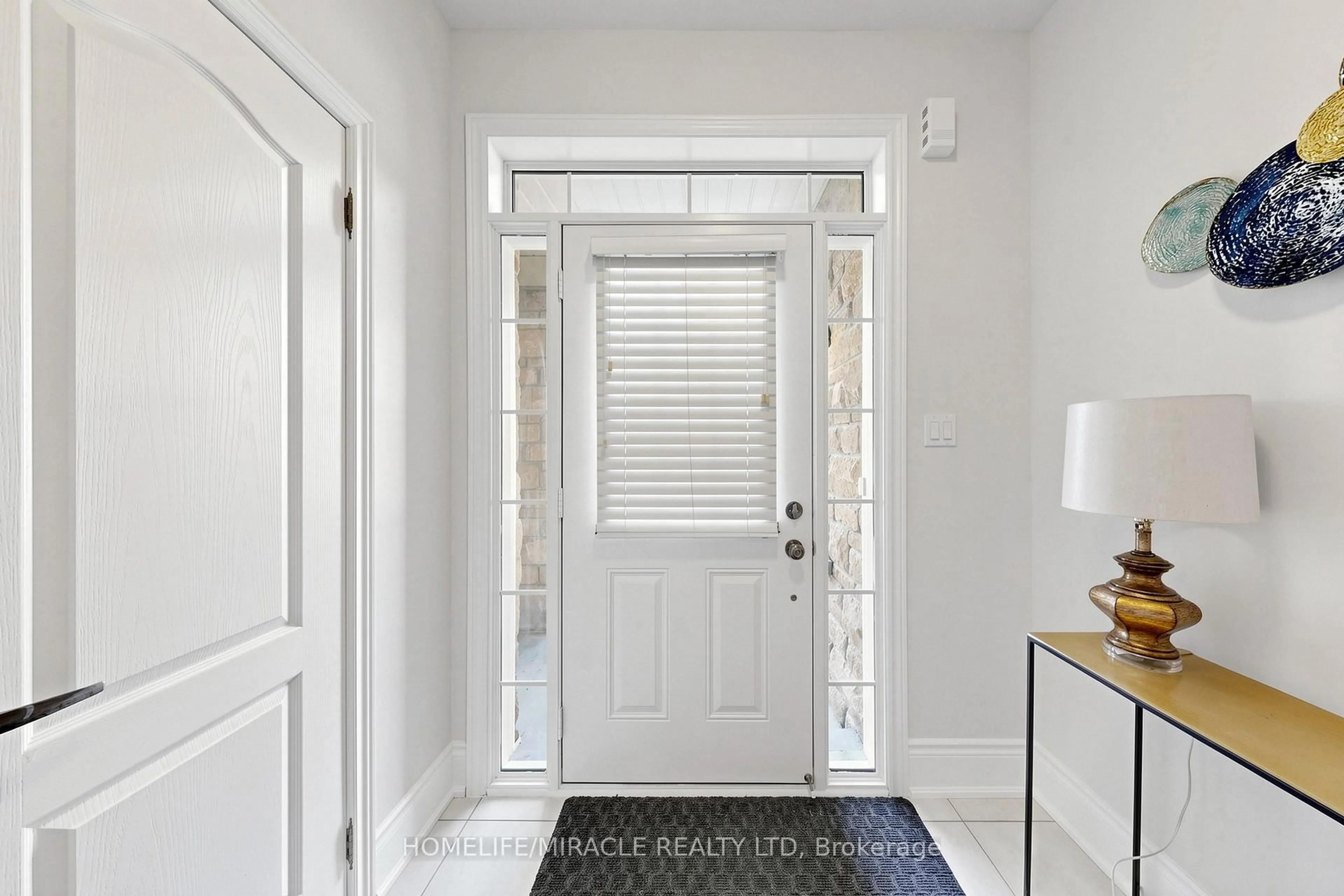 Indoor entryway for 14 Greenwood Dr, Essa Ontario L3W 0N5