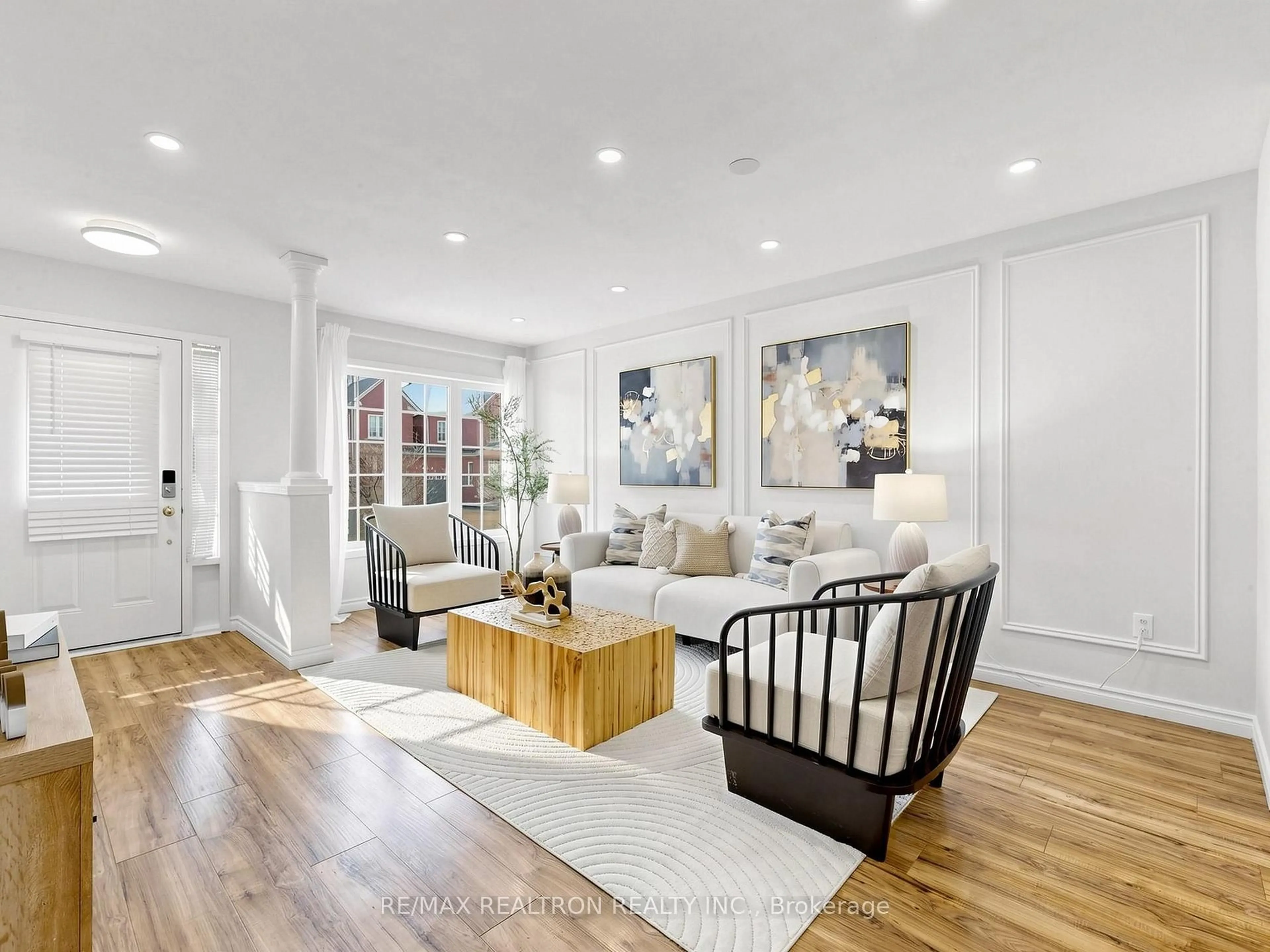 Living room with furniture, wood/laminate floor for 22 Westcliffe Cres, Richmond Hill Ontario L4E 0S1