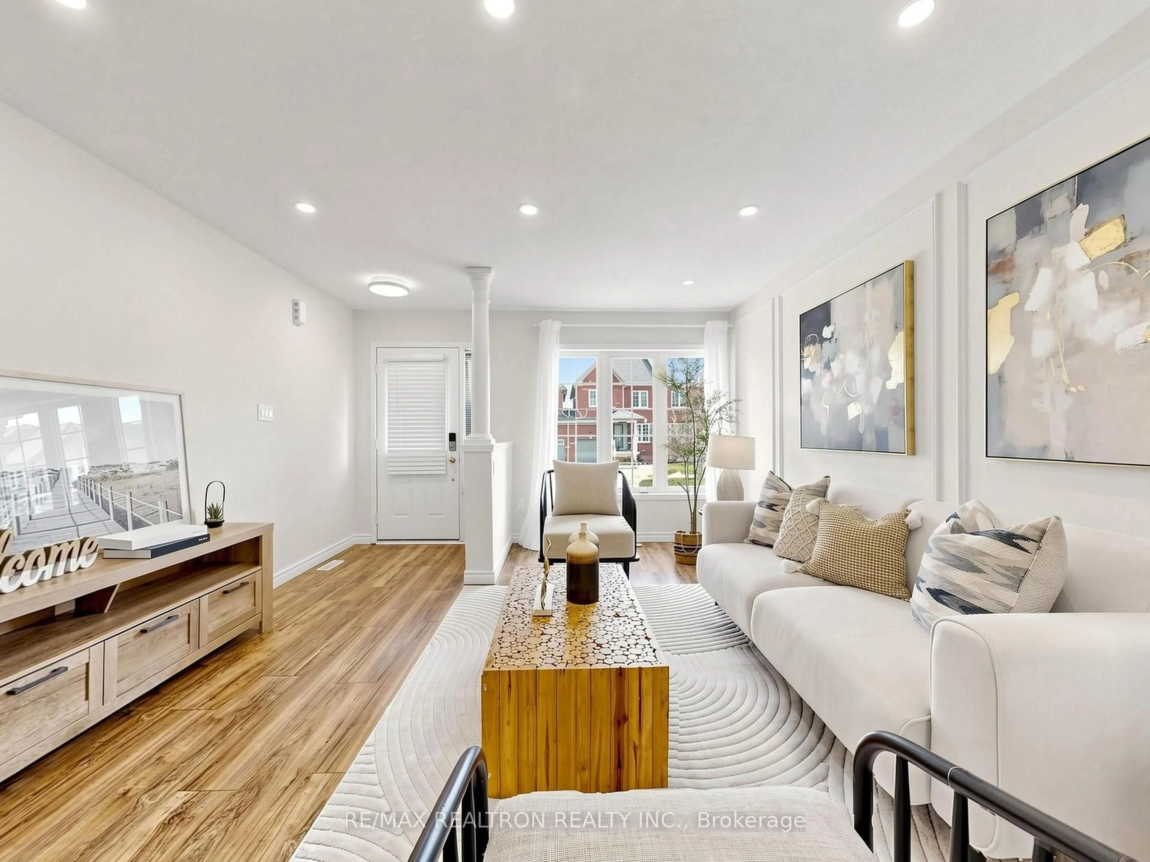 Living room with furniture, unknown for 22 Westcliffe Cres, Richmond Hill Ontario L4E 0S1