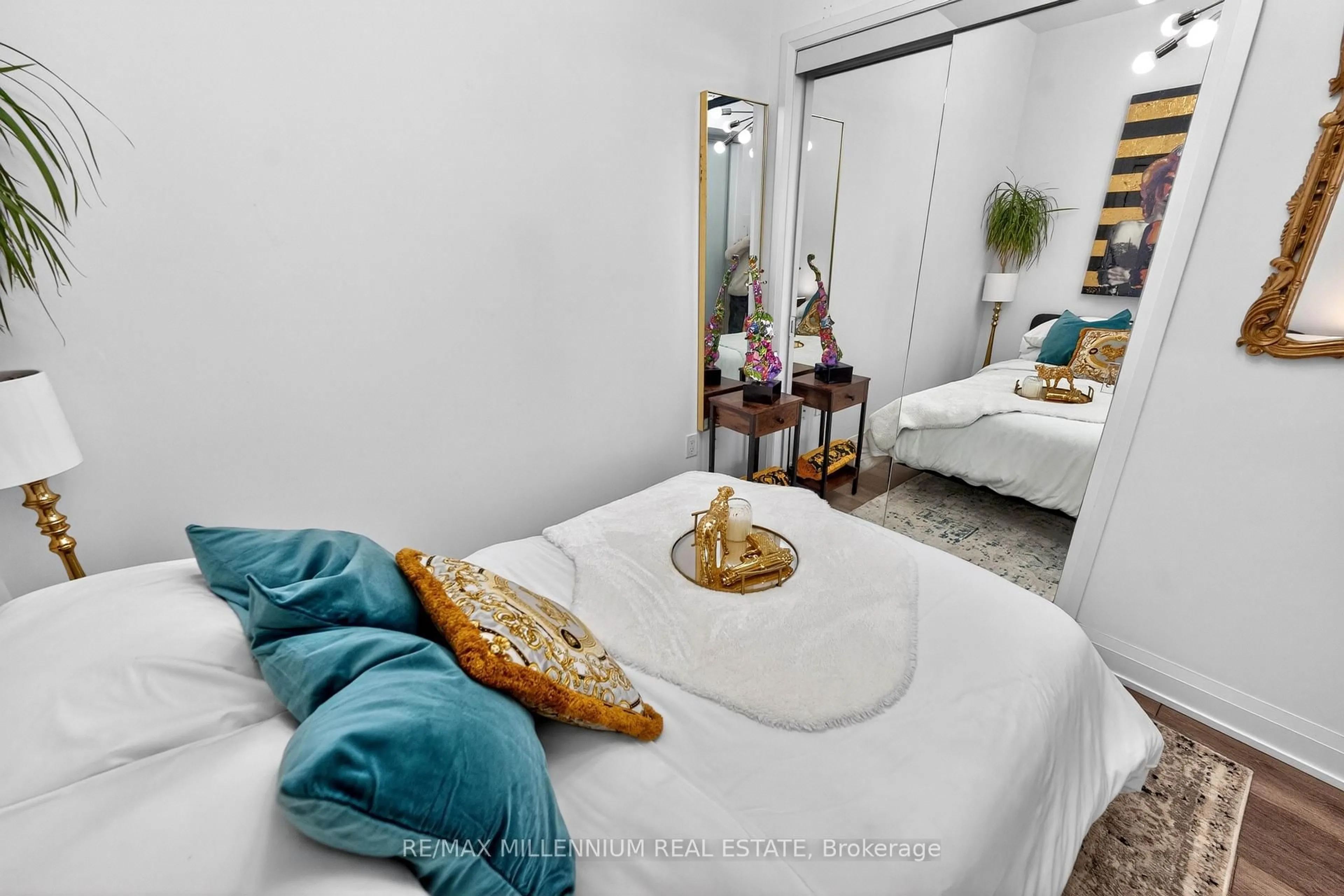 A pic of a room for 4800 Highway 7 Rd #713, Vaughan Ontario L4L 1H8