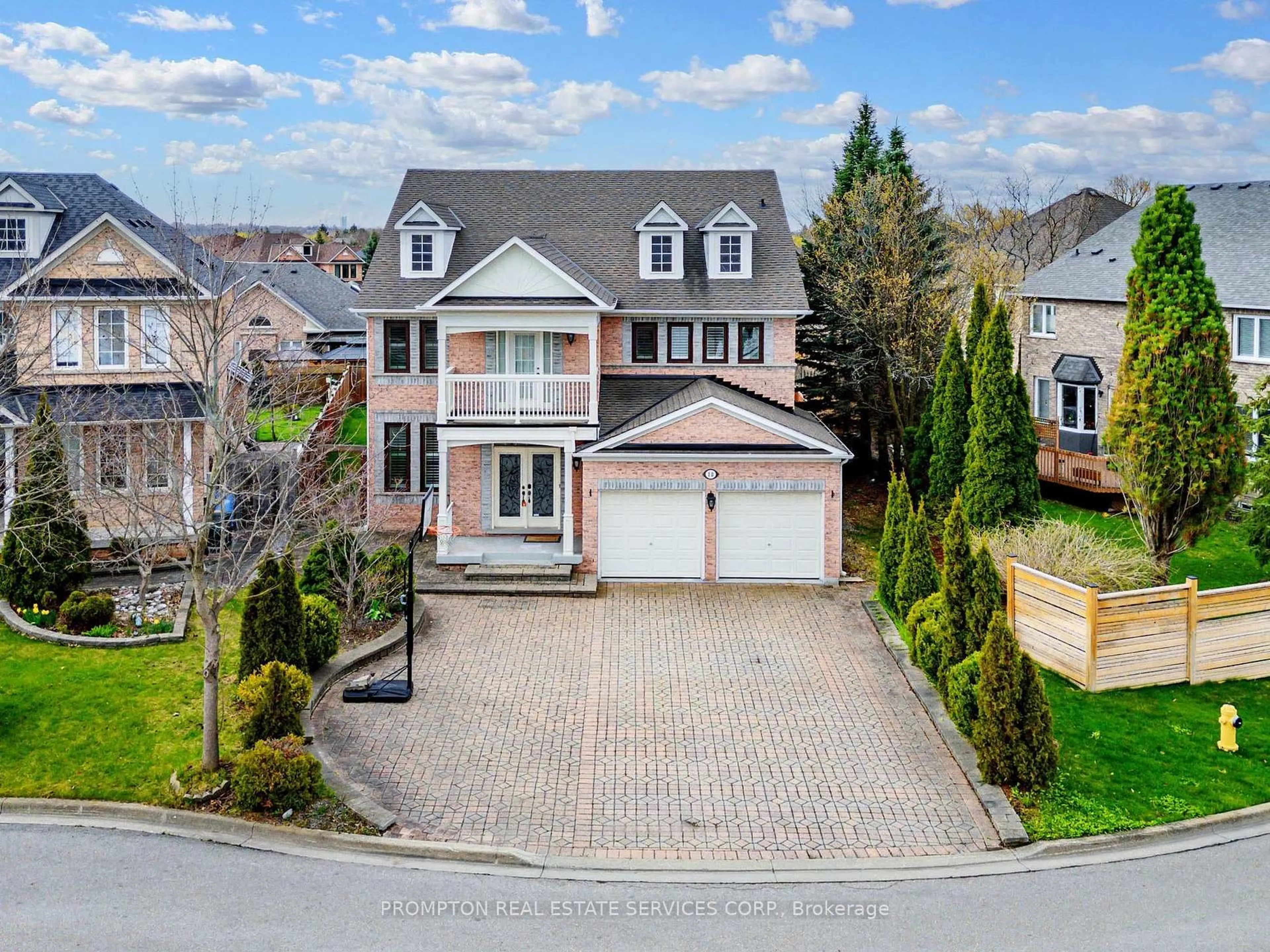 A pic from outside/outdoor area/front of a property/back of a property/a pic from drone, street for 18 Bridleford Crt, Markham Ontario L3P 7Z2