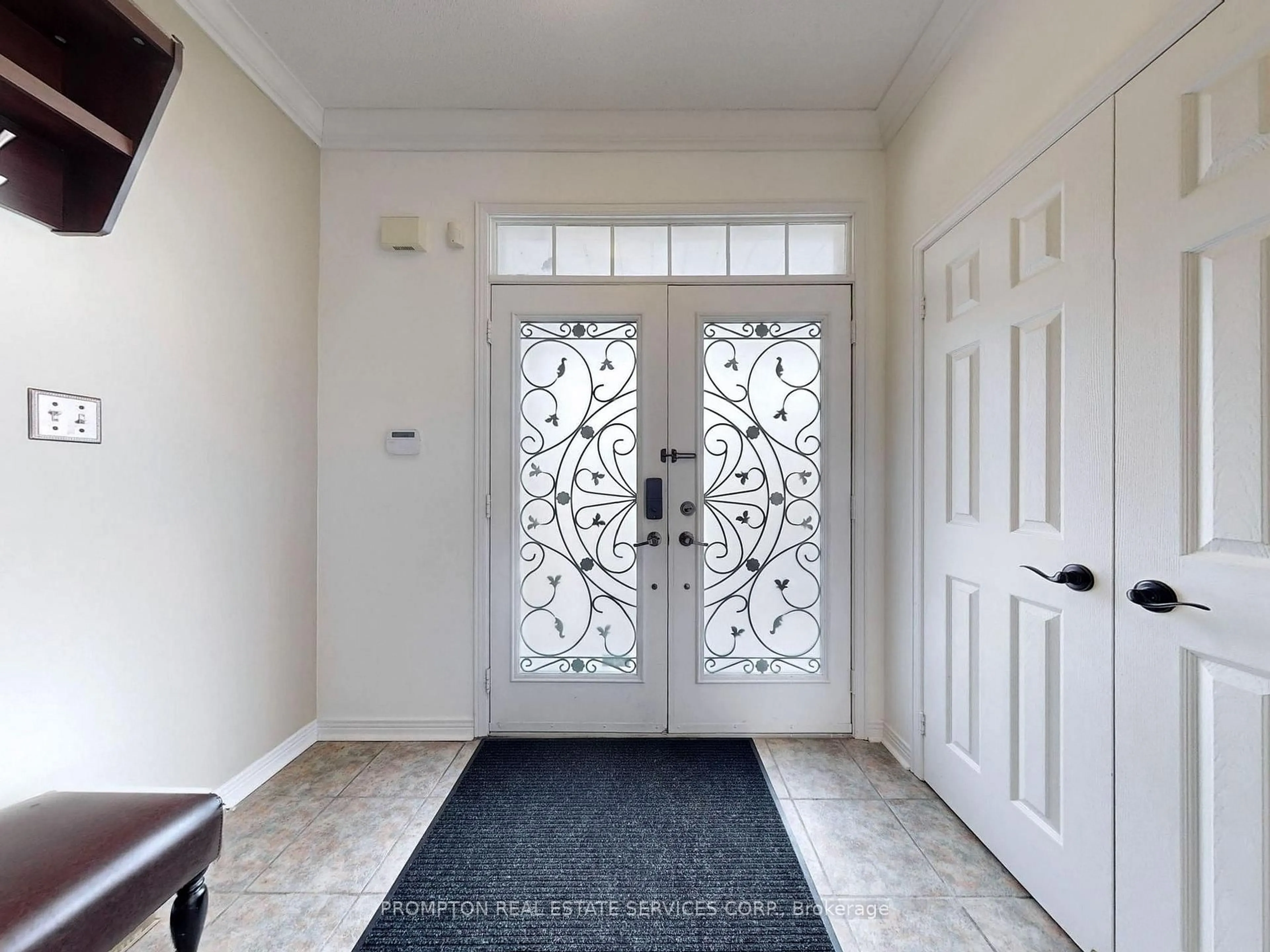 Indoor entryway for 18 Bridleford Crt, Markham Ontario L3P 7Z2