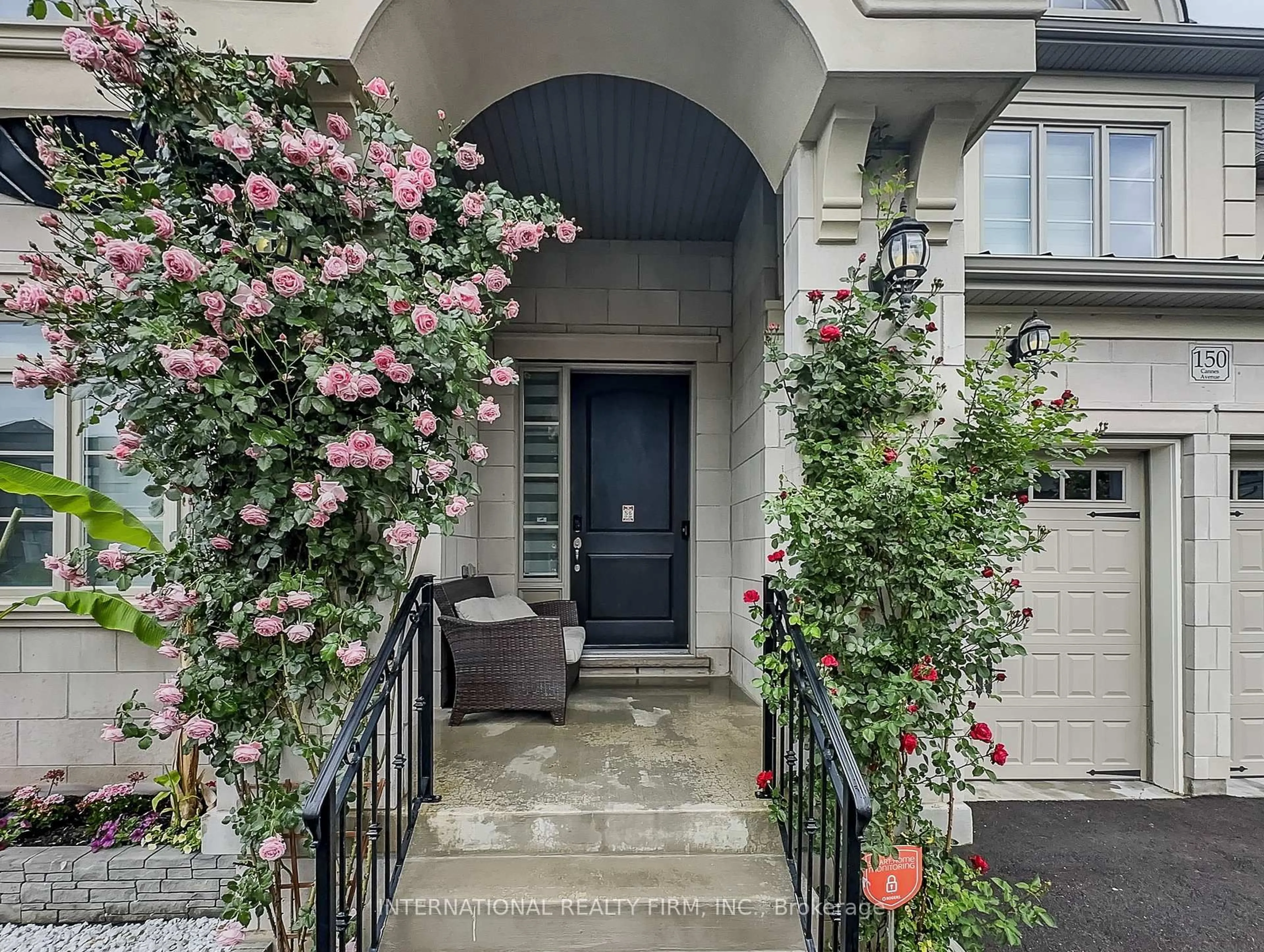 Indoor entryway for 150 Cannes Ave, Vaughan Ontario L4H 5A8